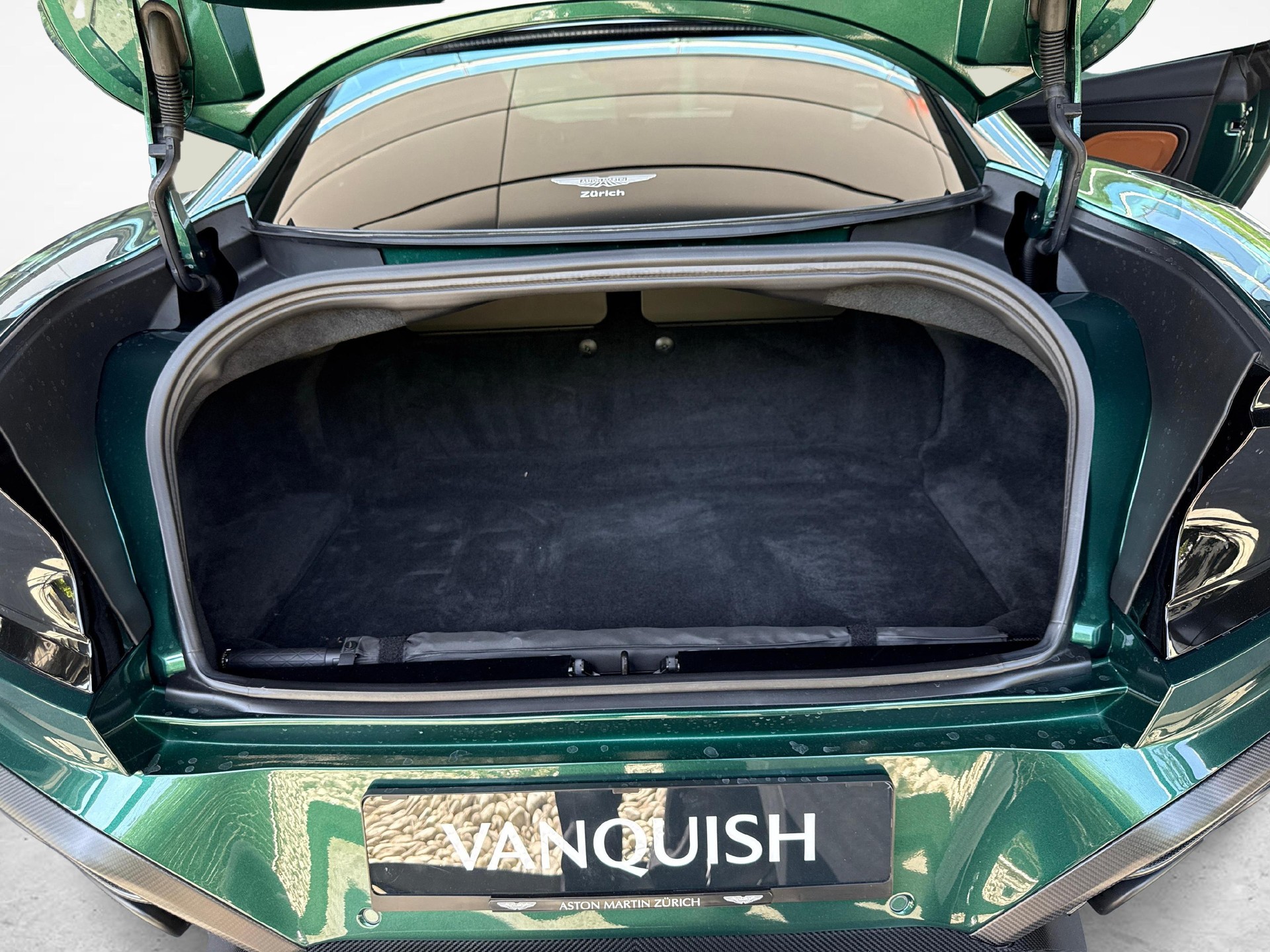 ASTON MARTIN Vanquish 5.2 V12 Bi-Turbo-image-11