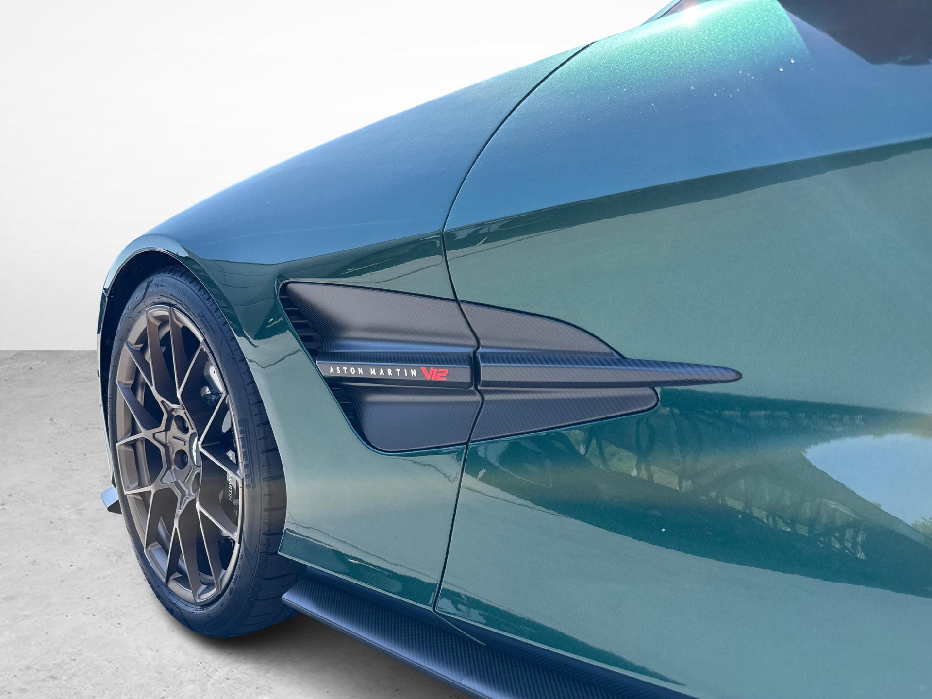 ASTON MARTIN Vanquish 5.2 V12 Bi-Turbo-image-13