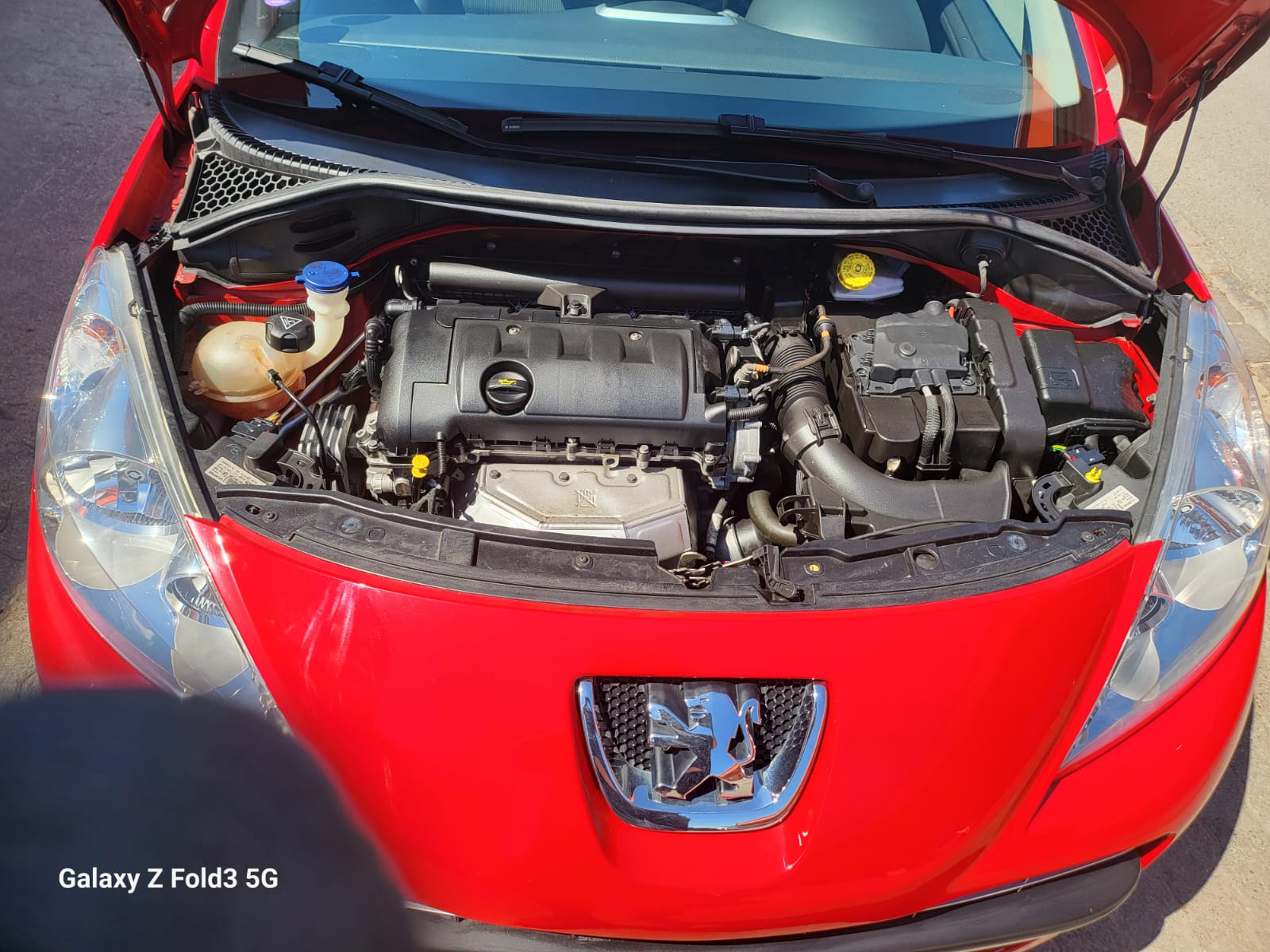 PEUGEOT 207 1.4 16V Millesim 200-image-4