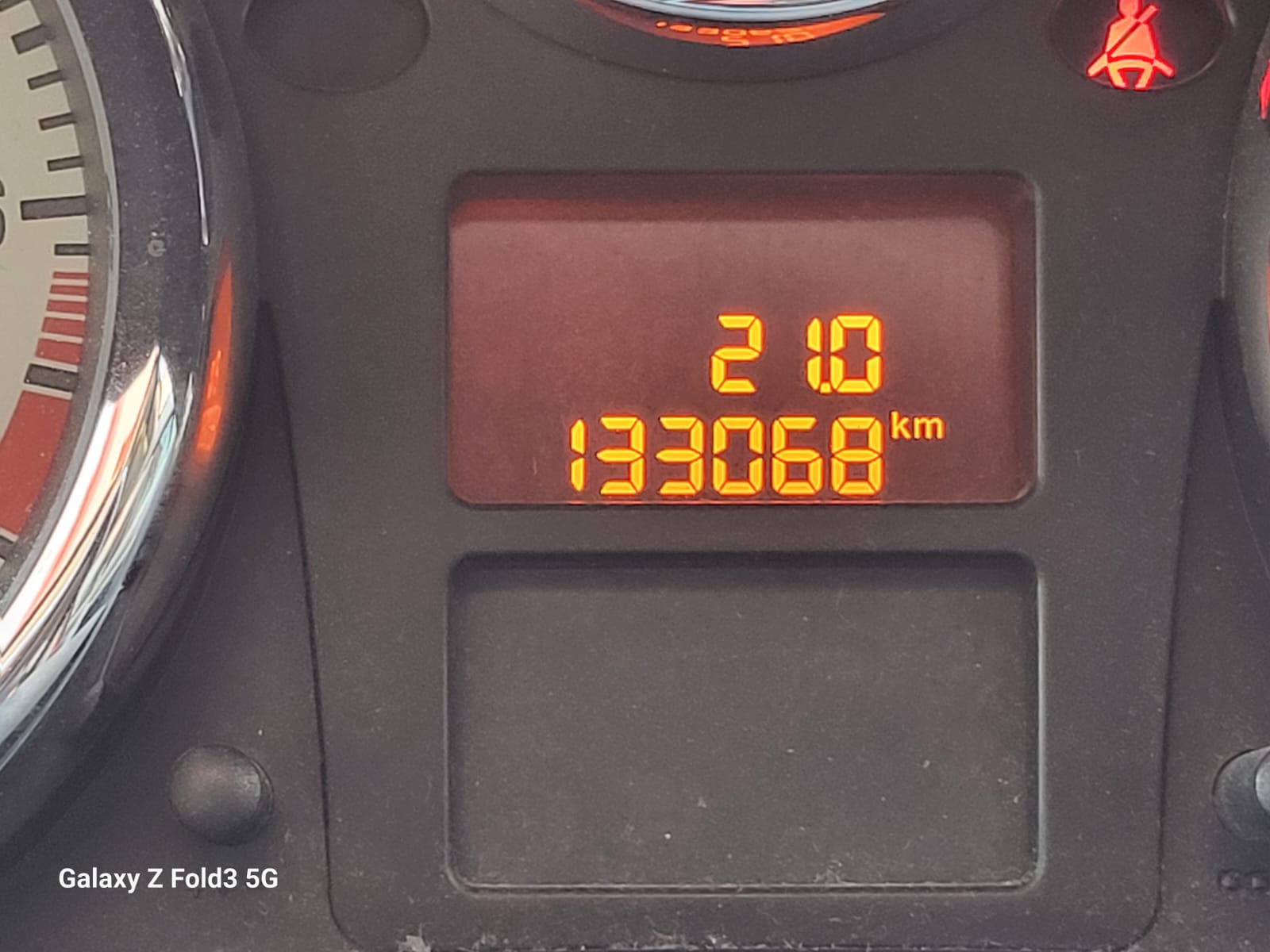 PEUGEOT 207 1.4 16V Millesim 200-image-9