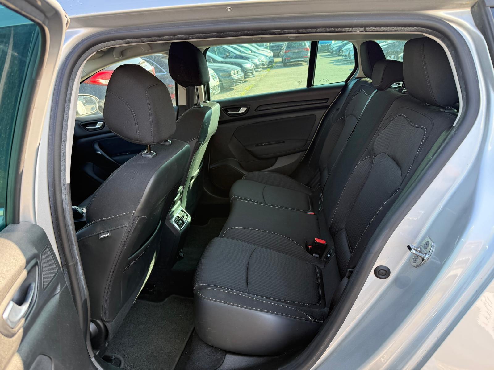 RENAULT Mégane Grandtour 1.5 Blue dCi Business EDC-image-10