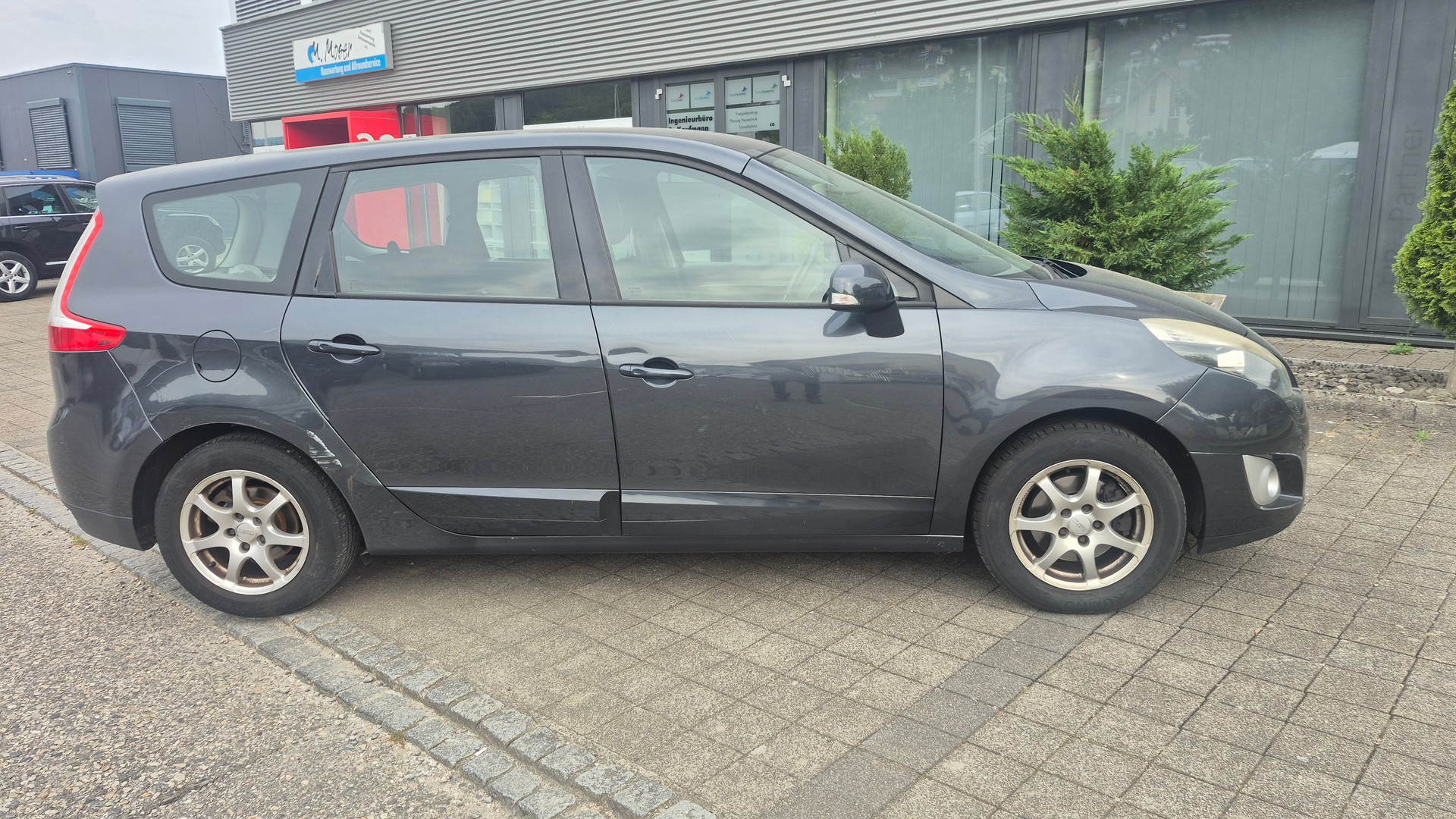 RENAULT Grand Scénic 1.4 16V Turbo Expression-image-1