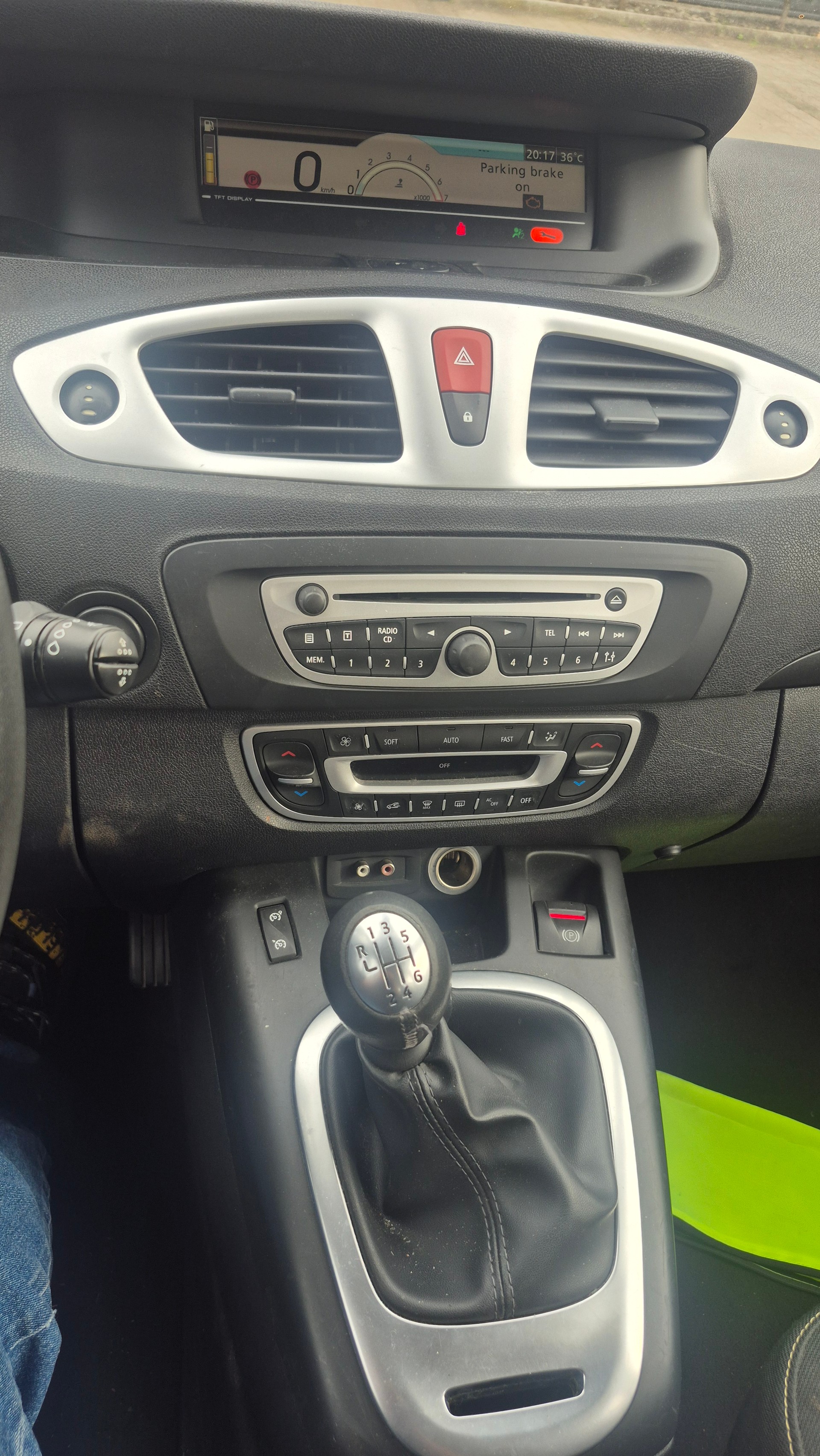 RENAULT Grand Scénic 1.4 16V Turbo Expression-image-9