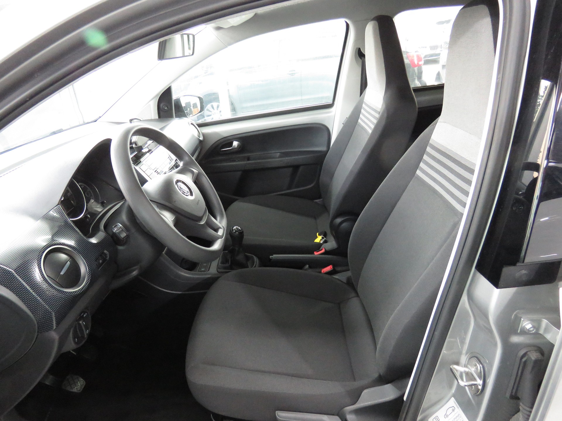 VW Up 1.0 TSI BMT move up-image-7