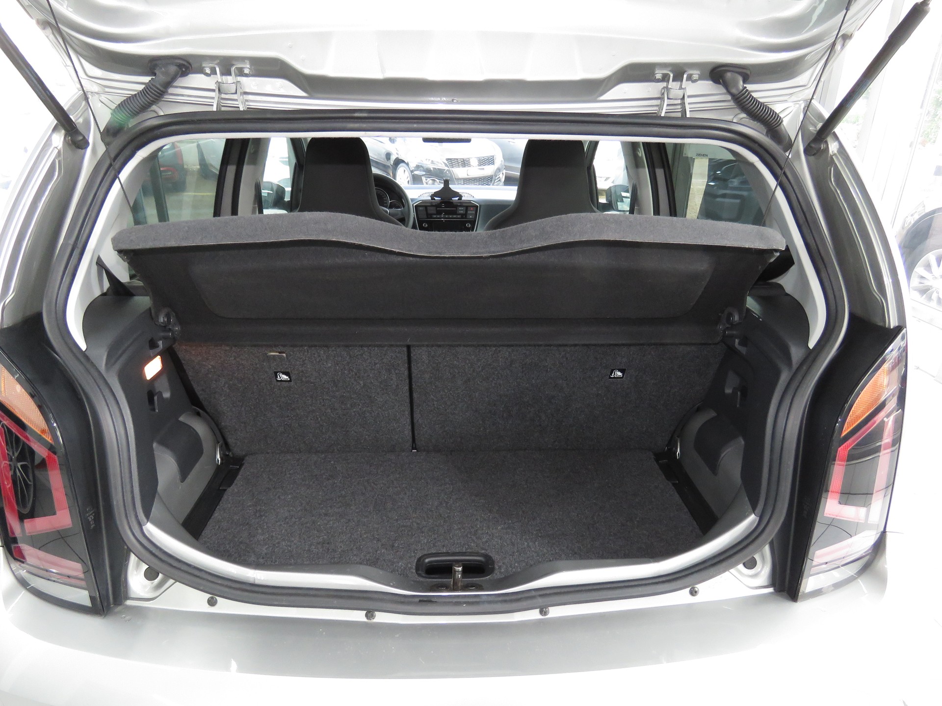 VW Up 1.0 TSI BMT move up-image-9