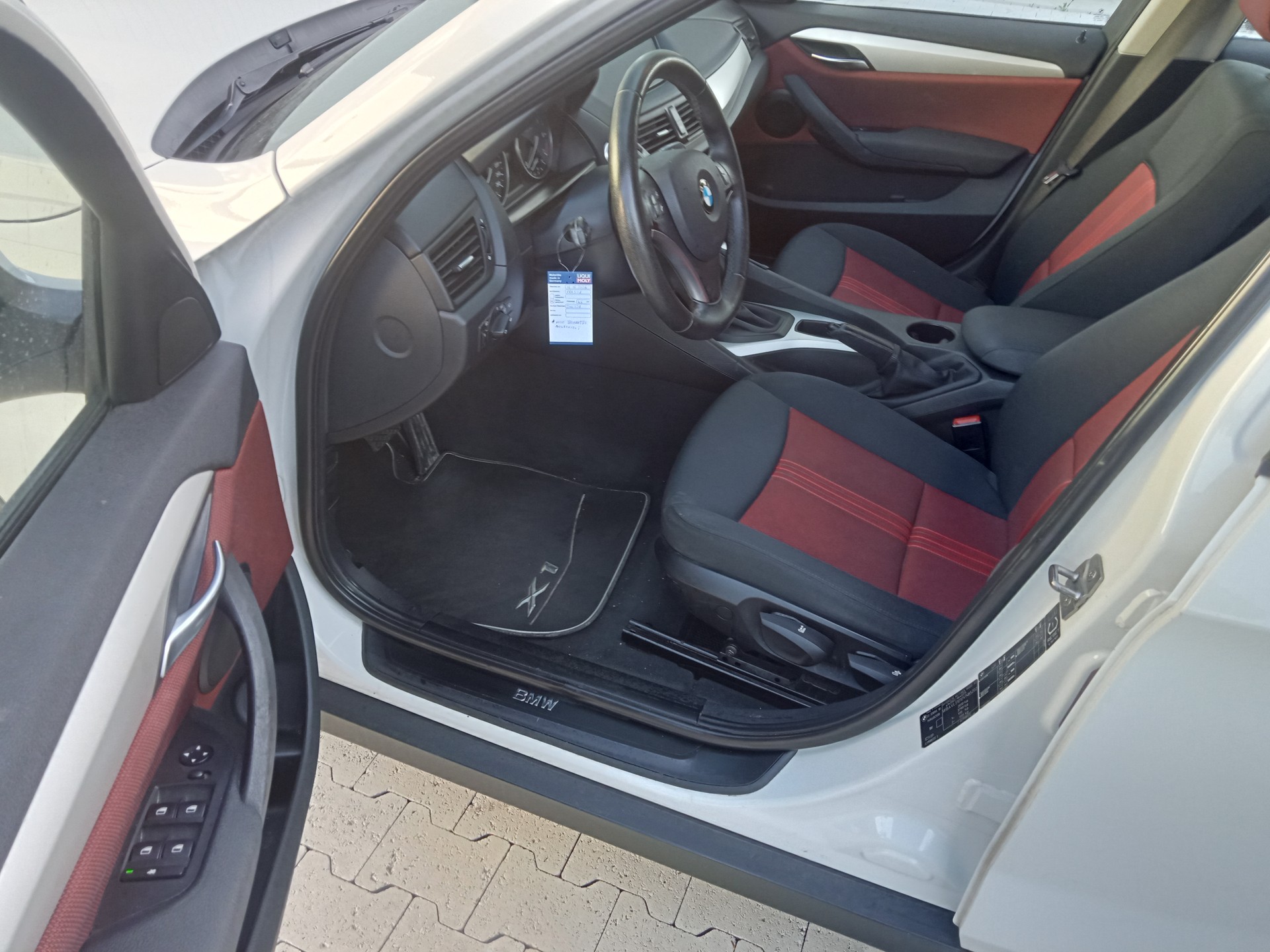 BMW 18i sDrive-image-1