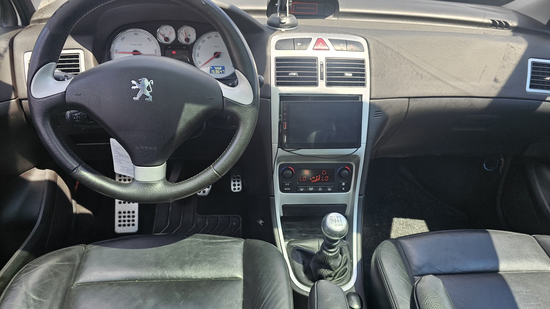 PEUGEOT 307 SW 2.0 HDI Black&Silver Edition-image-4