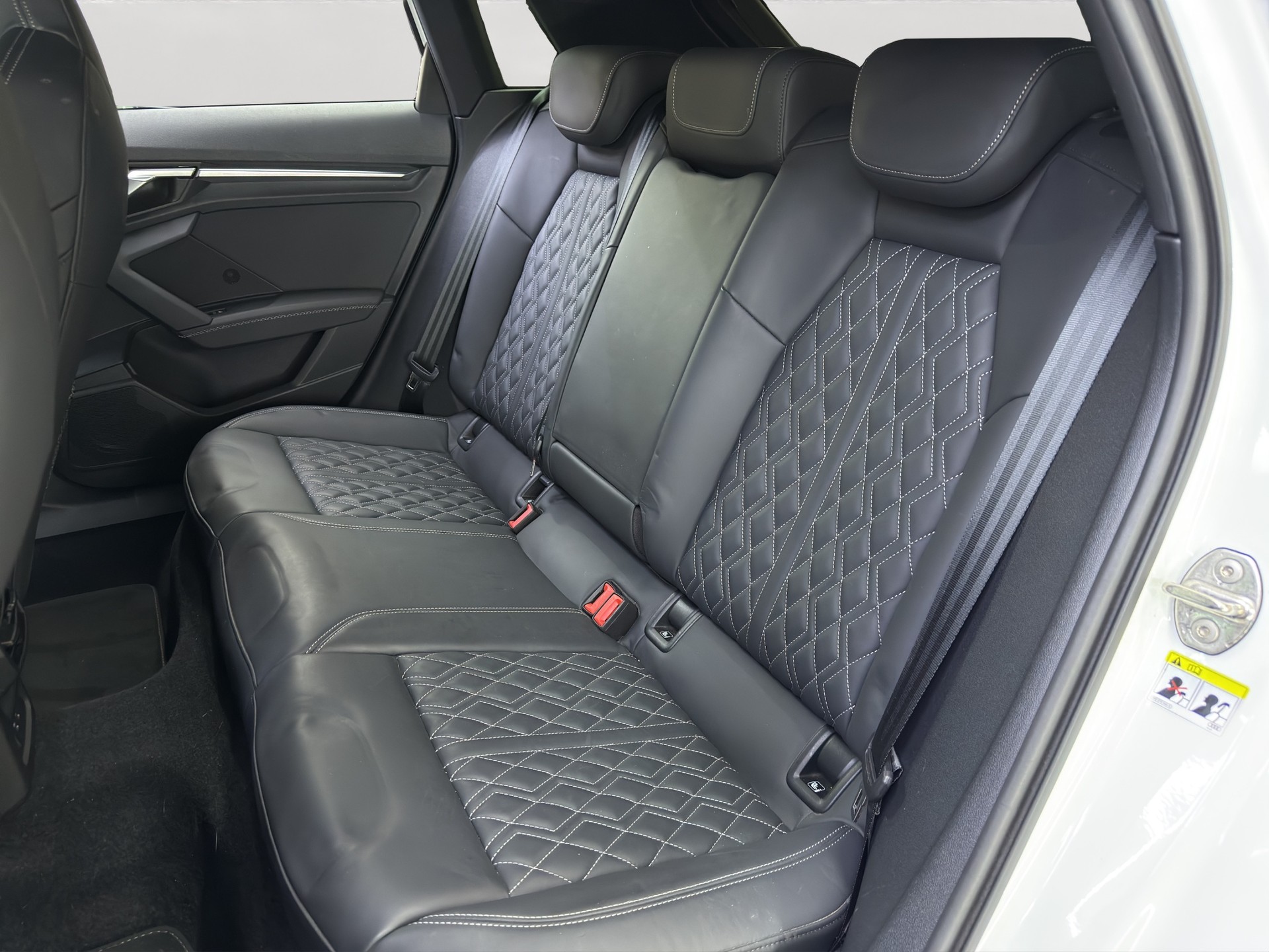 AUDI S3 Sportback 2.0 TFSI quattro S-tronic-image-13