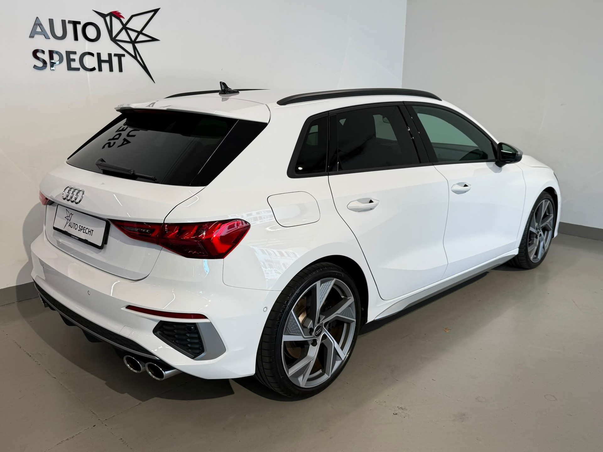 AUDI S3 Sportback 2.0 TFSI quattro S-tronic-image-4