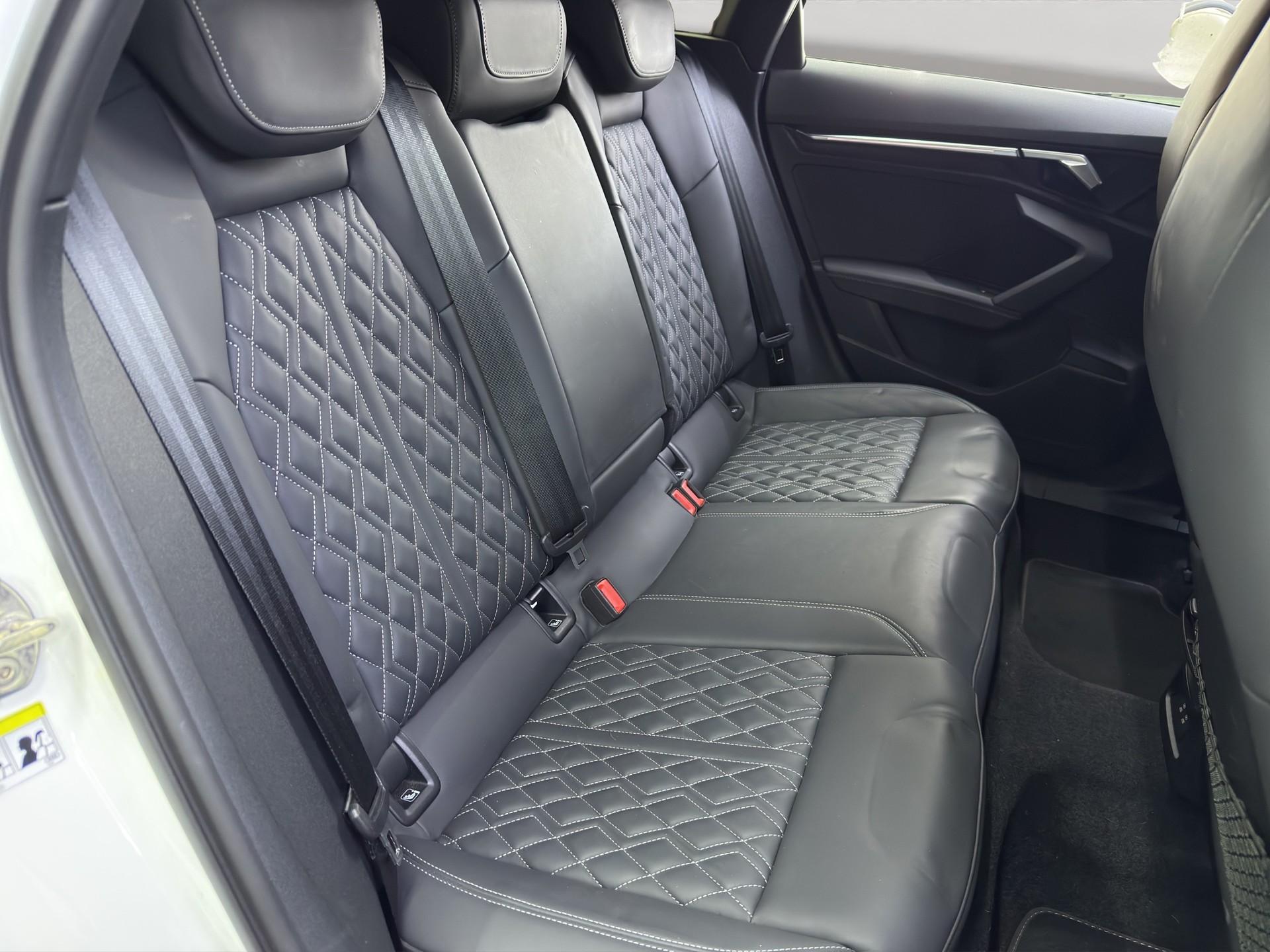 AUDI S3 Sportback 2.0 TFSI quattro S-tronic-image-15
