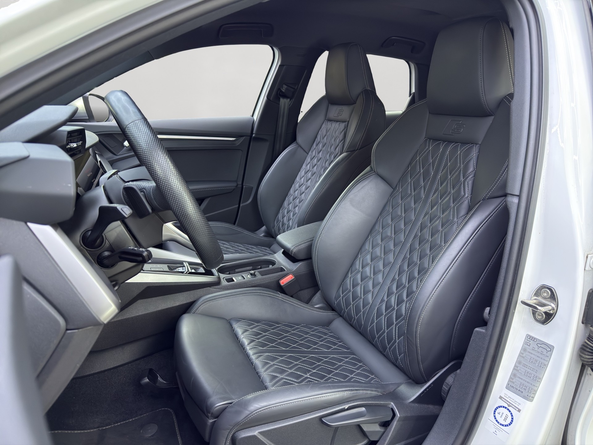 AUDI S3 Sportback 2.0 TFSI quattro S-tronic-image-12
