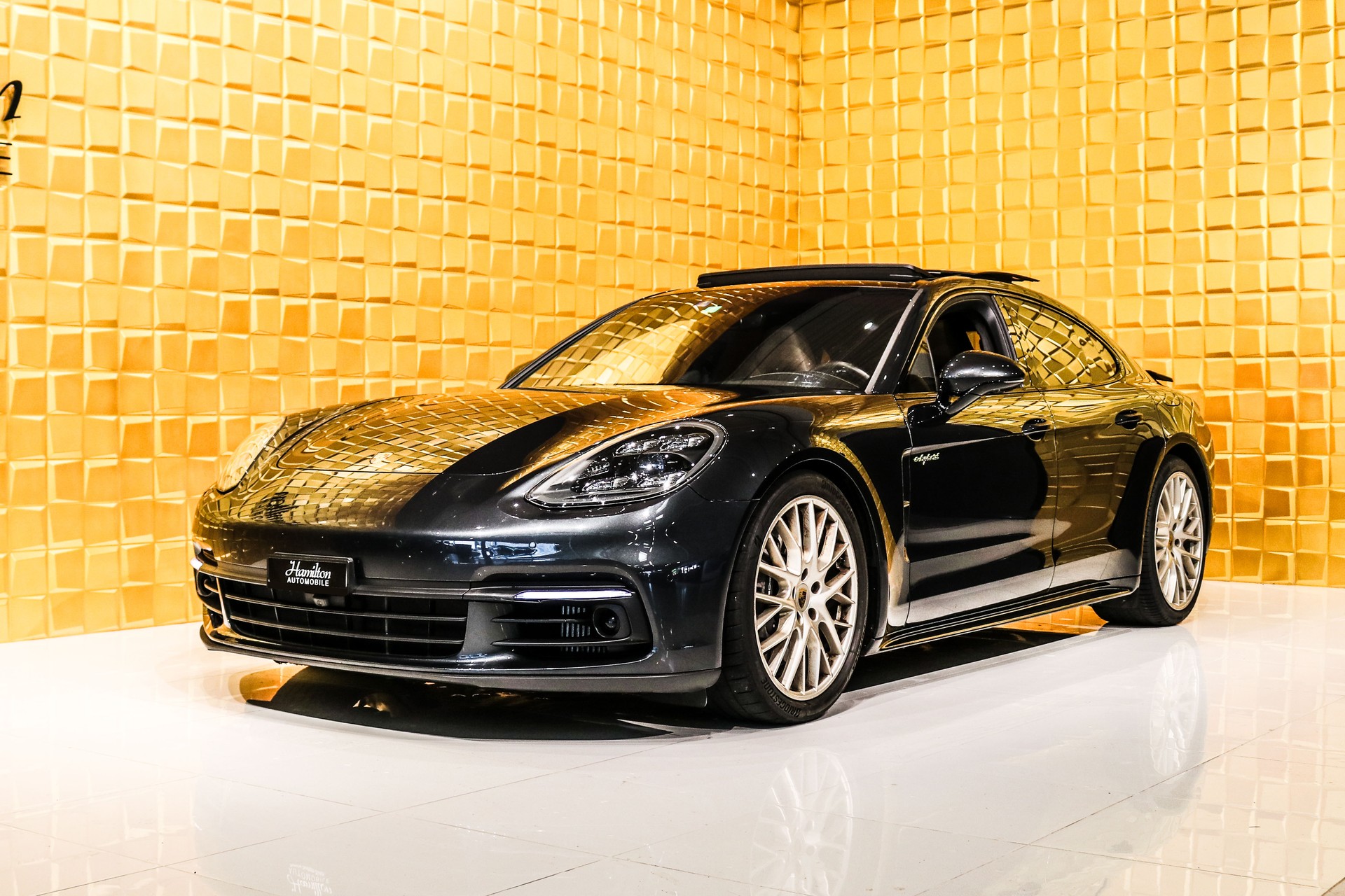 PORSCHE Panamera 4 E-Hybrid 10 Years Edition PDK-image-3