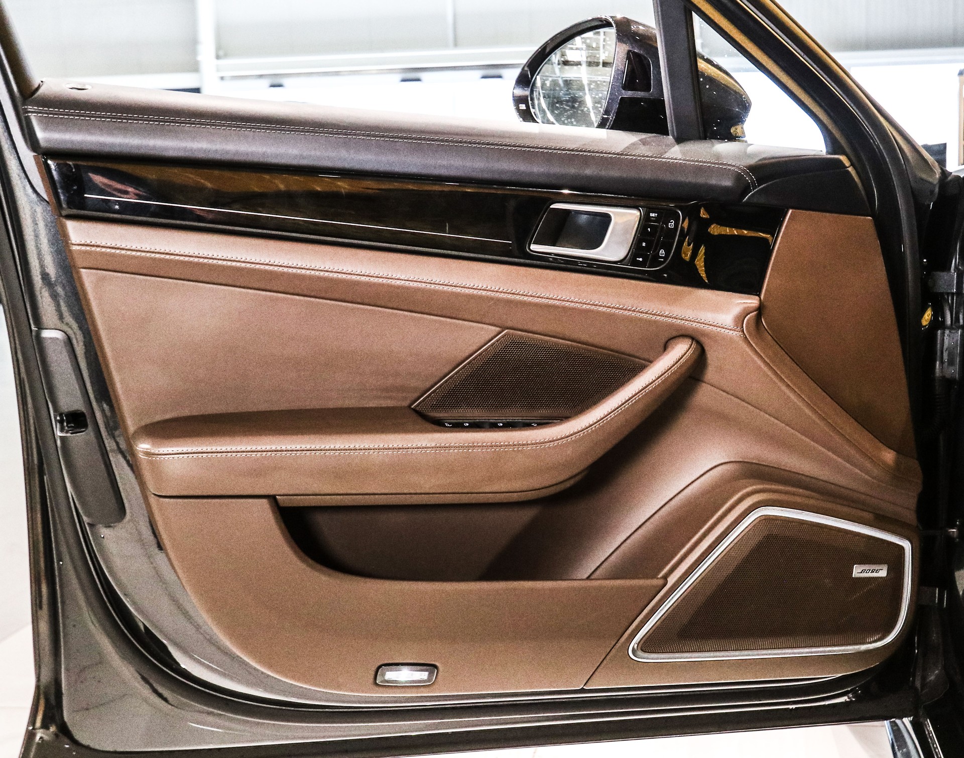 PORSCHE Panamera 4 E-Hybrid 10 Years Edition PDK-image-24