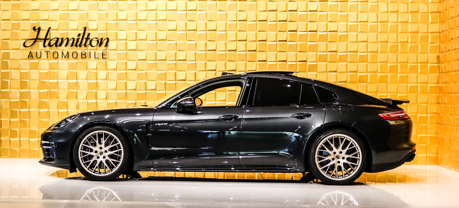 PORSCHE Panamera 4 E-Hybrid 10 Years Edition PDK-image-4