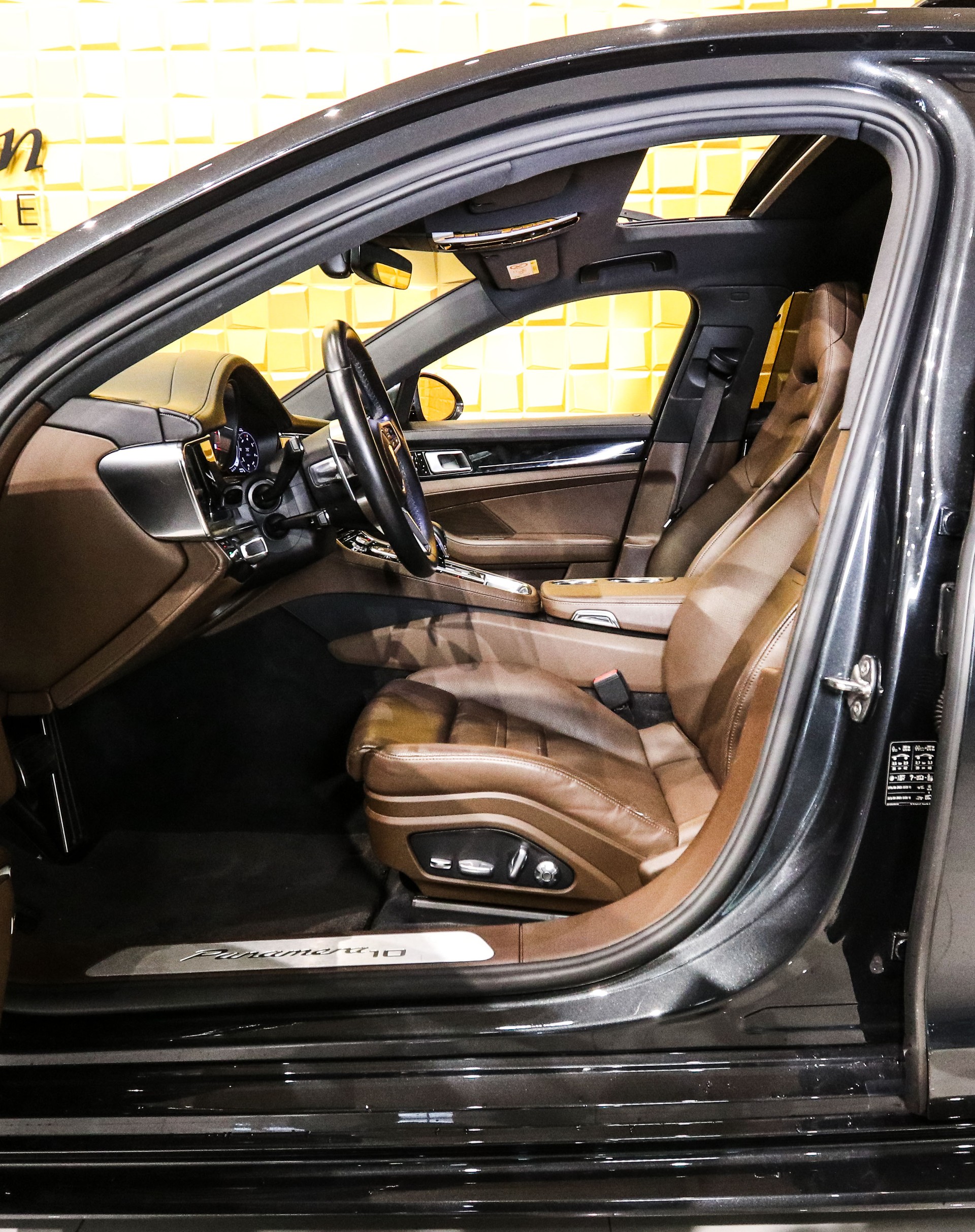 PORSCHE Panamera 4 E-Hybrid 10 Years Edition PDK-image-10