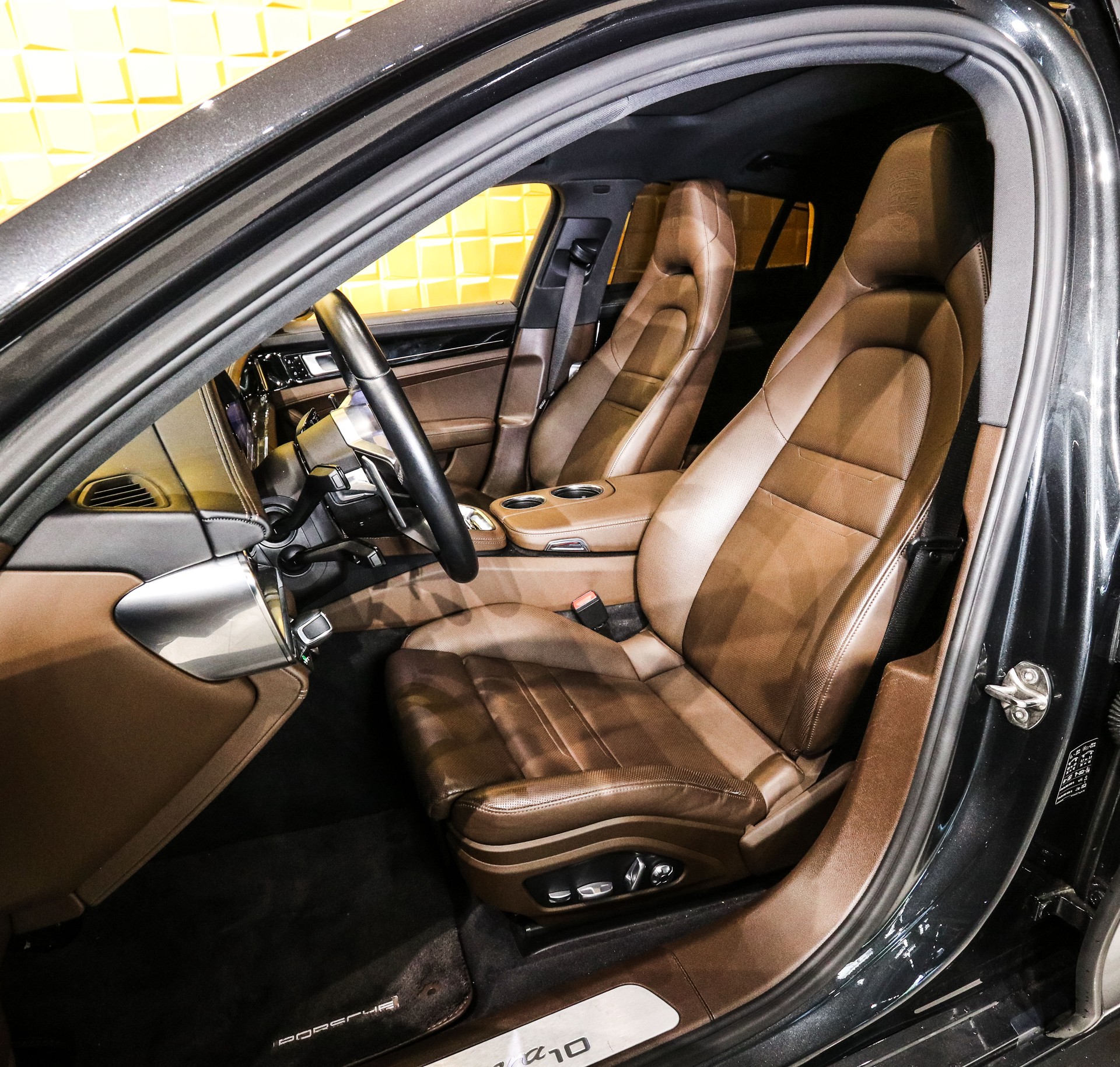PORSCHE Panamera 4 E-Hybrid 10 Years Edition PDK-image-11