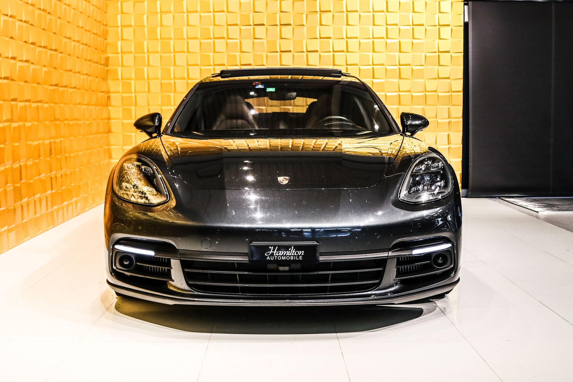 PORSCHE Panamera 4 E-Hybrid 10 Years Edition PDK-image-2