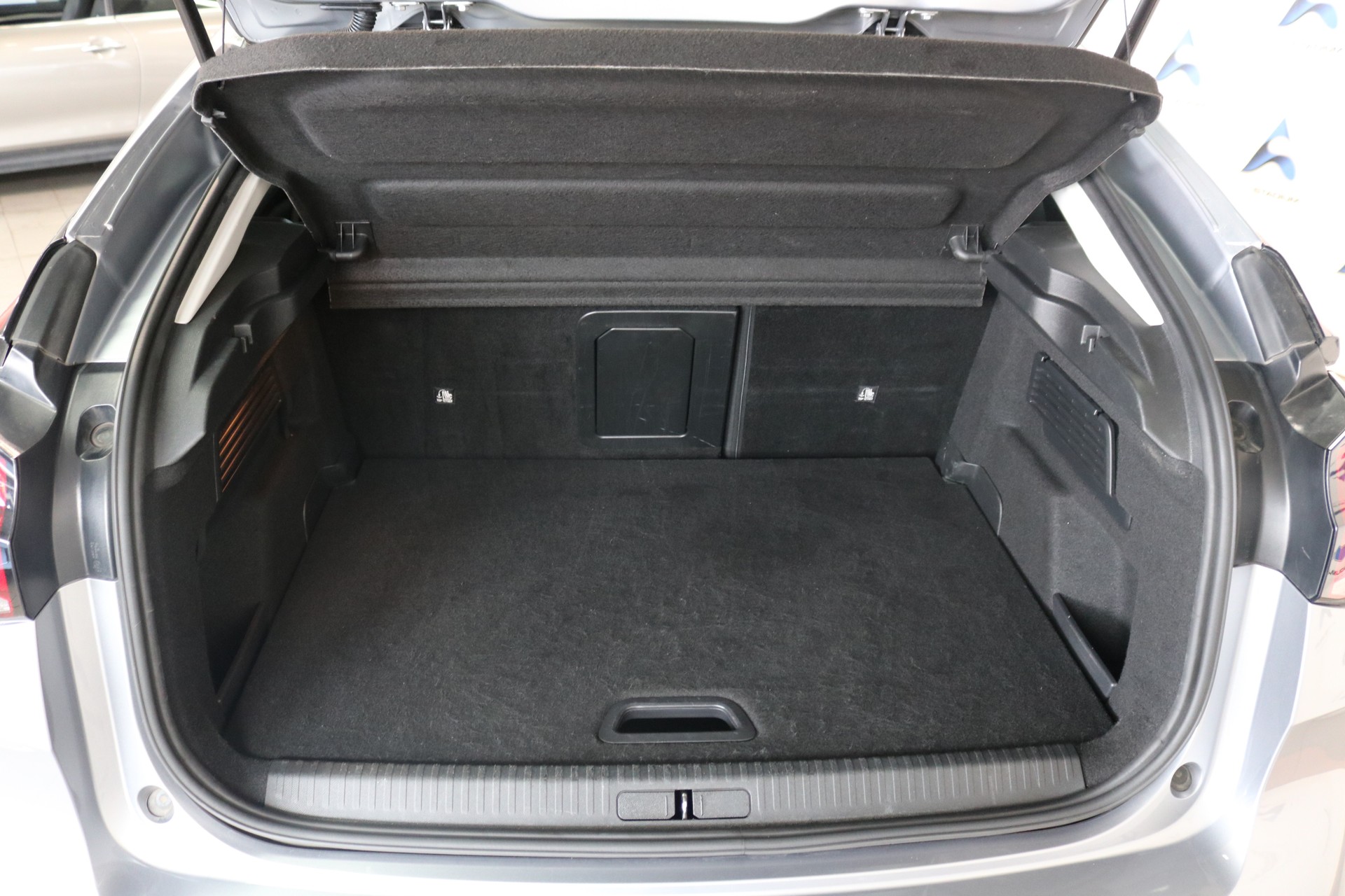 CITROEN C4 Shine EAT8-image-5