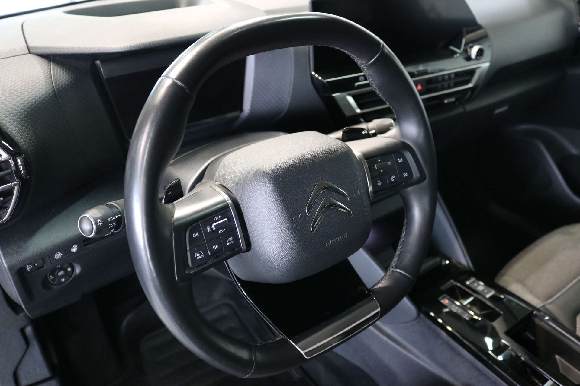 CITROEN C4 Shine EAT8-image-2