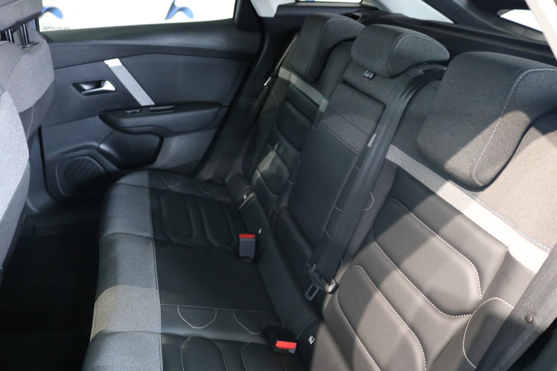 CITROEN C4 Shine EAT8-image-35