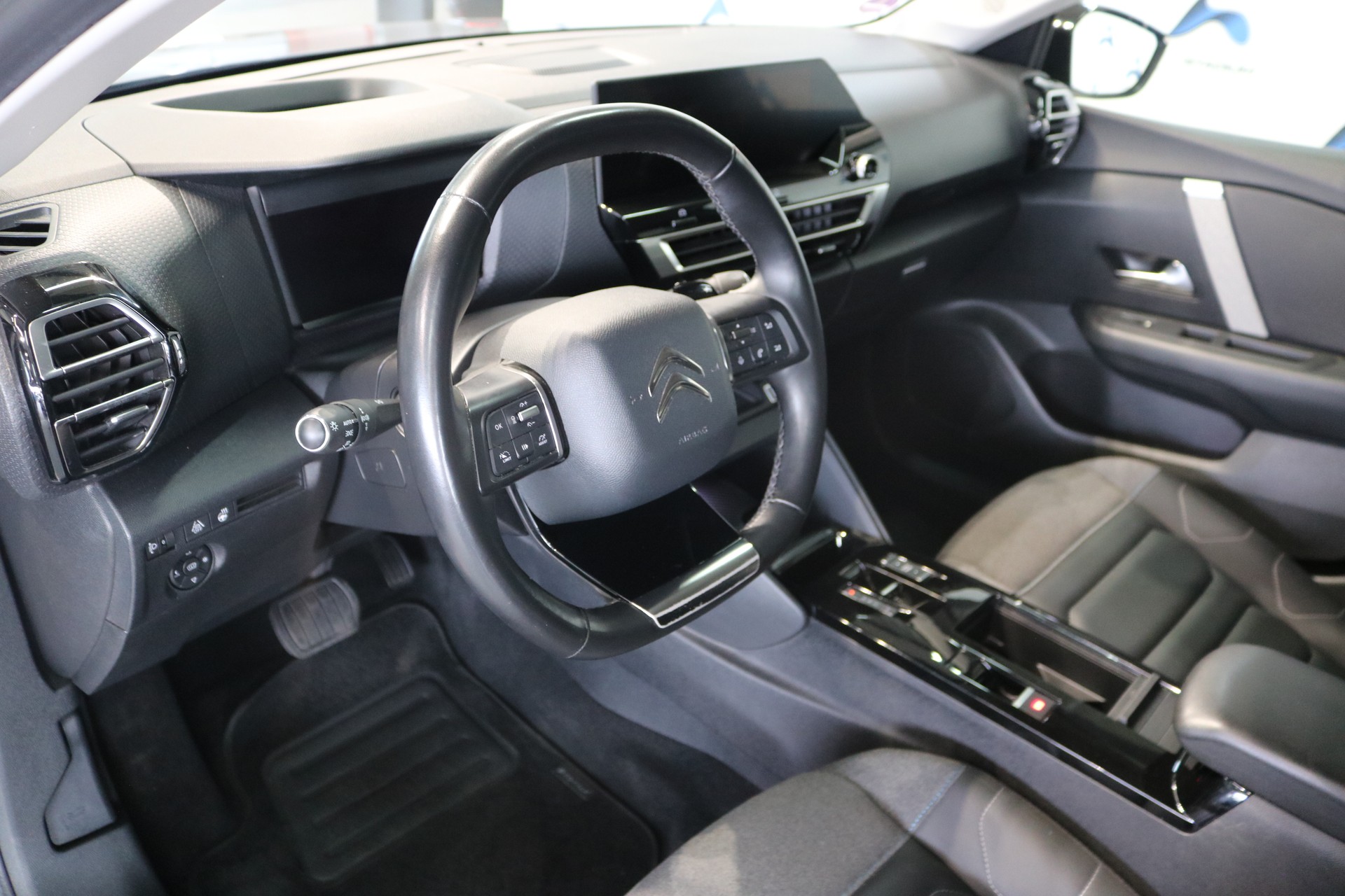 CITROEN C4 Shine EAT8-image-1