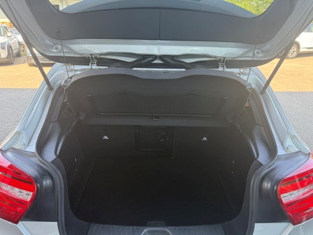 MERCEDES-BENZ A 250 Sport-image-13
