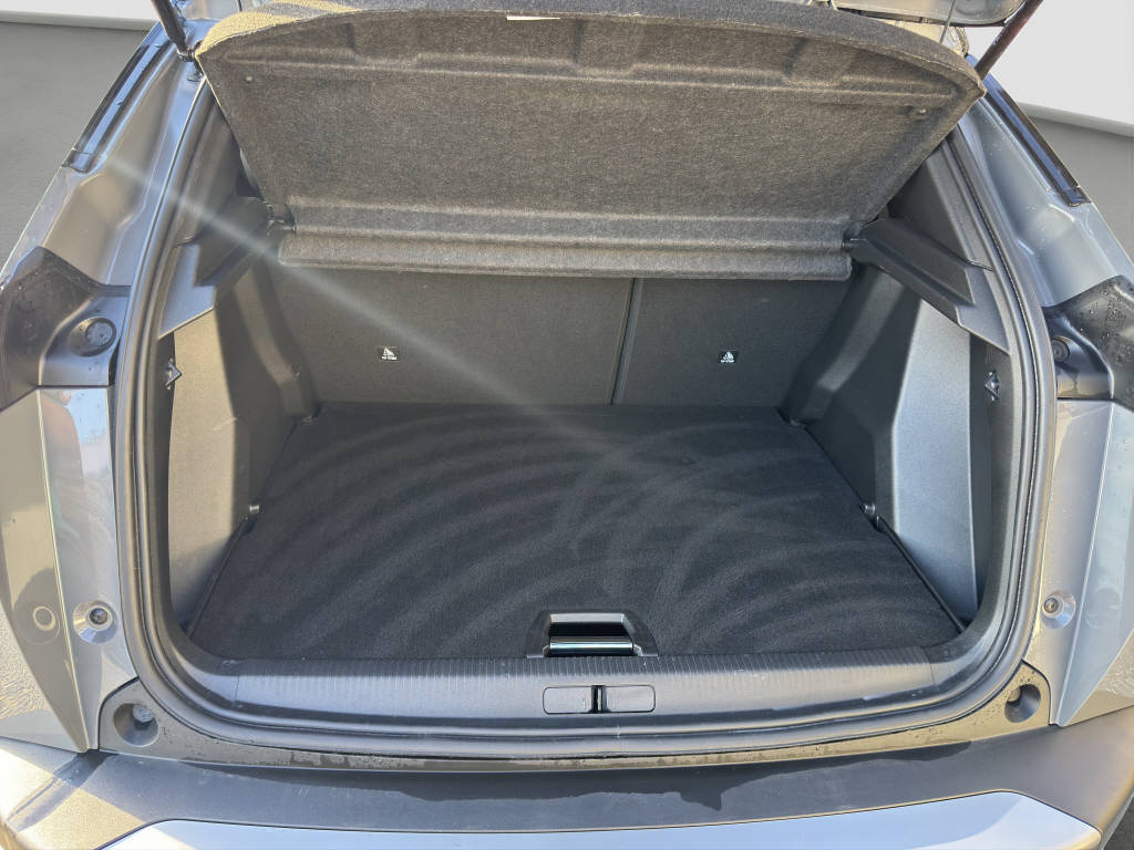 PEUGEOT 2008 1.2 Hybrid 145 GT-image-13