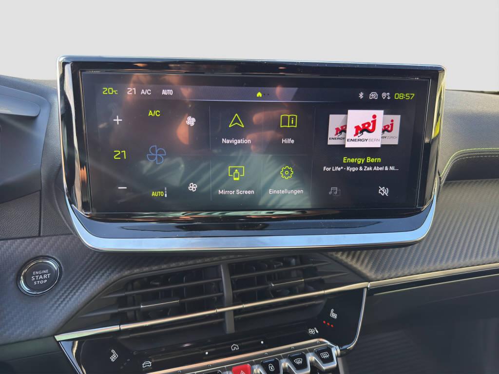 PEUGEOT 2008 1.2 Hybrid 145 GT-image-9