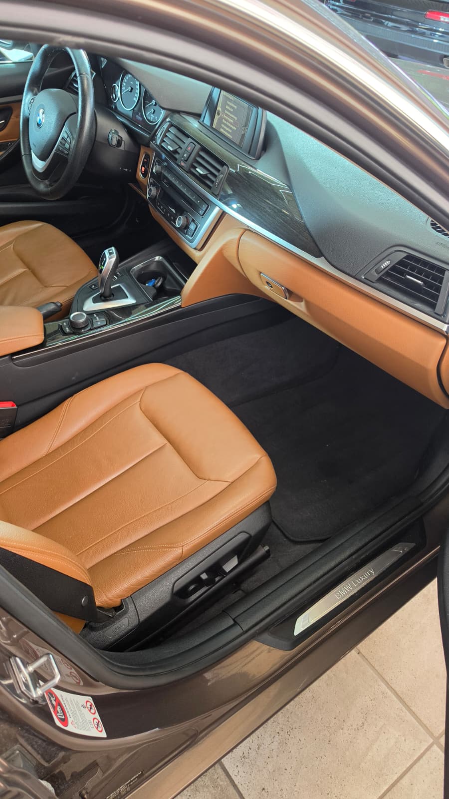 BMW 328i xDrive Touring Luxury Line Steptronic-image-10