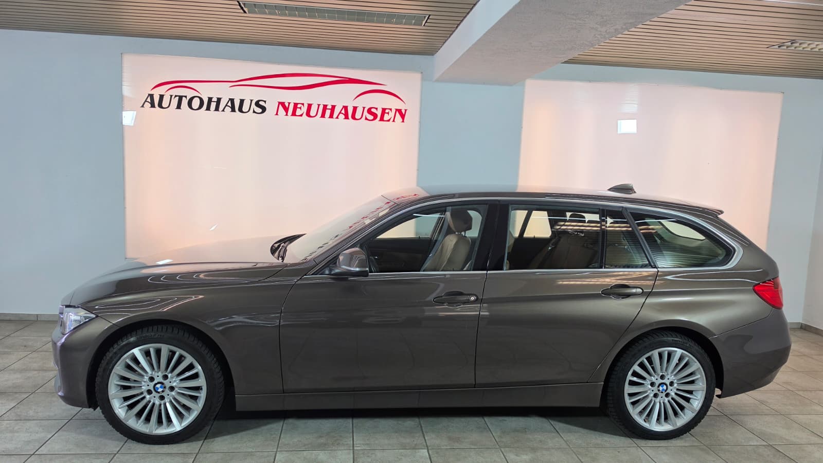 BMW 328i xDrive Touring Luxury Line Steptronic-image-5