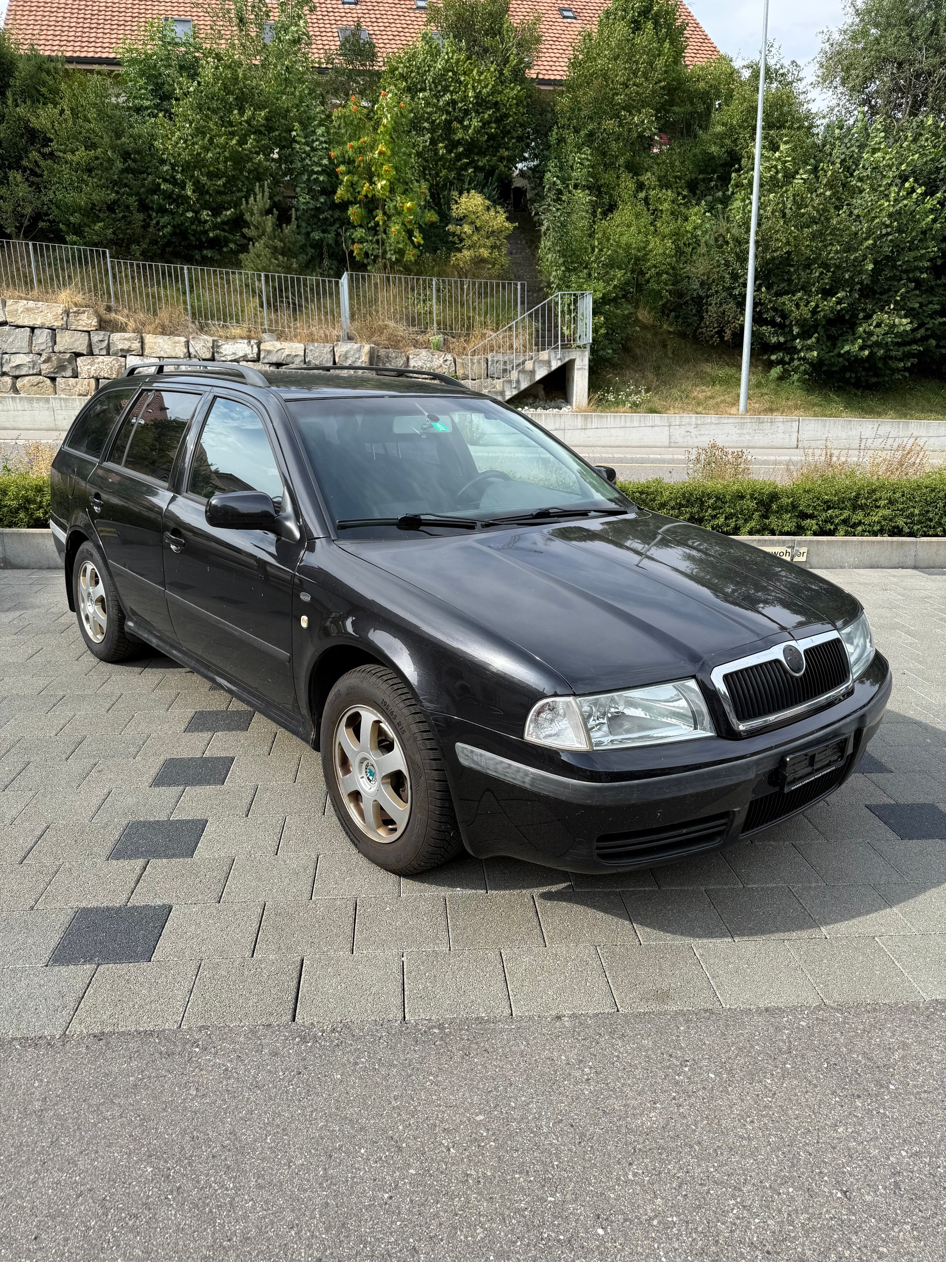 SKODA Octavia 1.9 TDI Ambiente 4x4-image-0