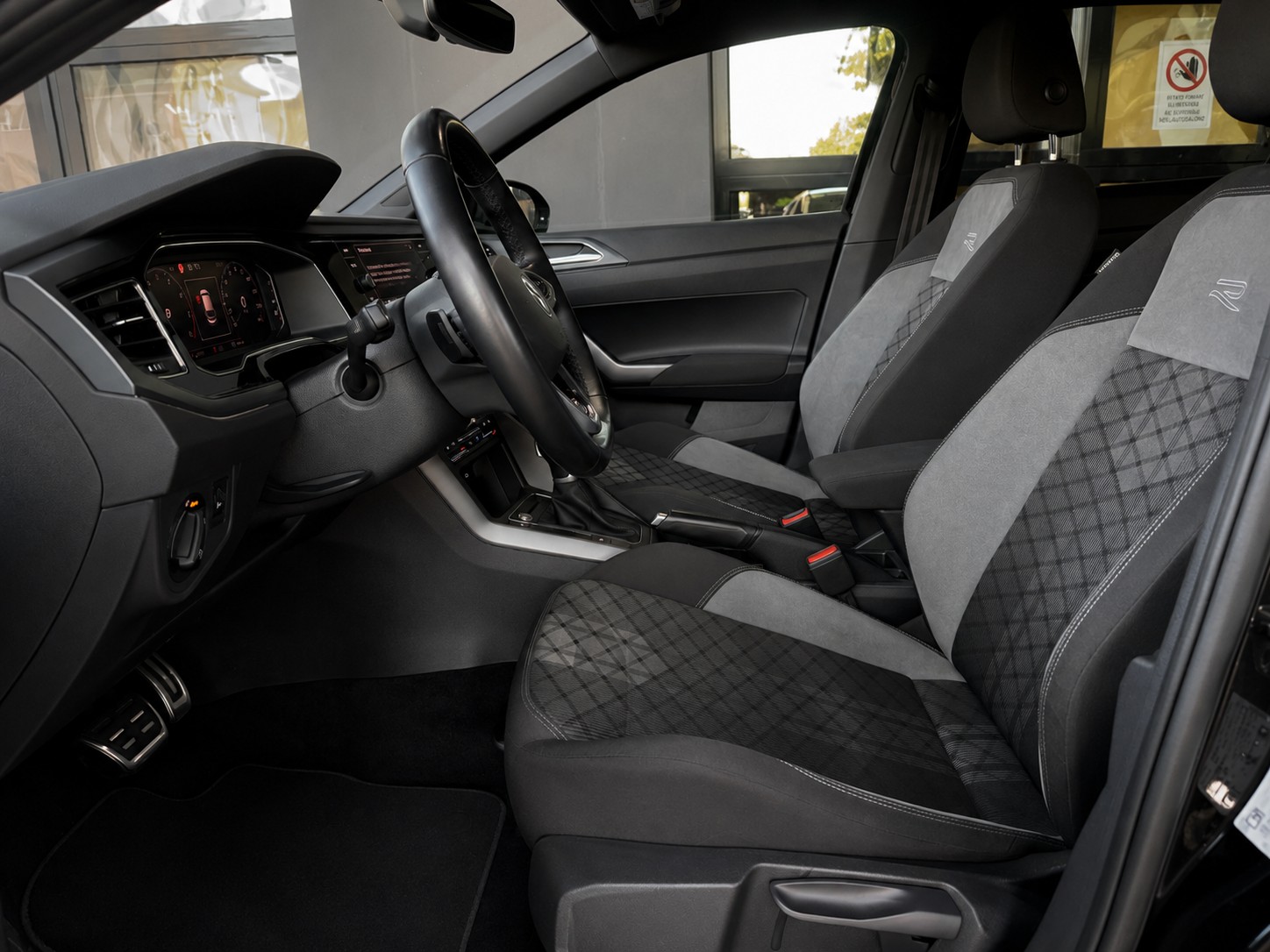 VW Taigo 1.0 TSI R-Line DSG-image-11