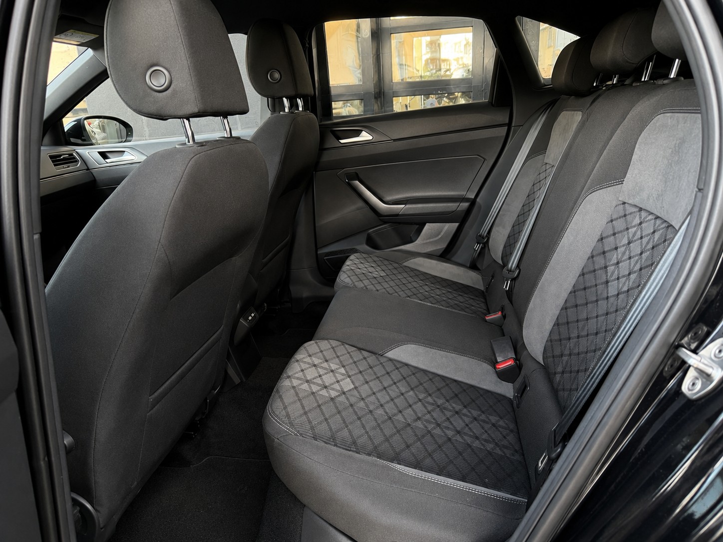 VW Taigo 1.0 TSI R-Line DSG-image-13