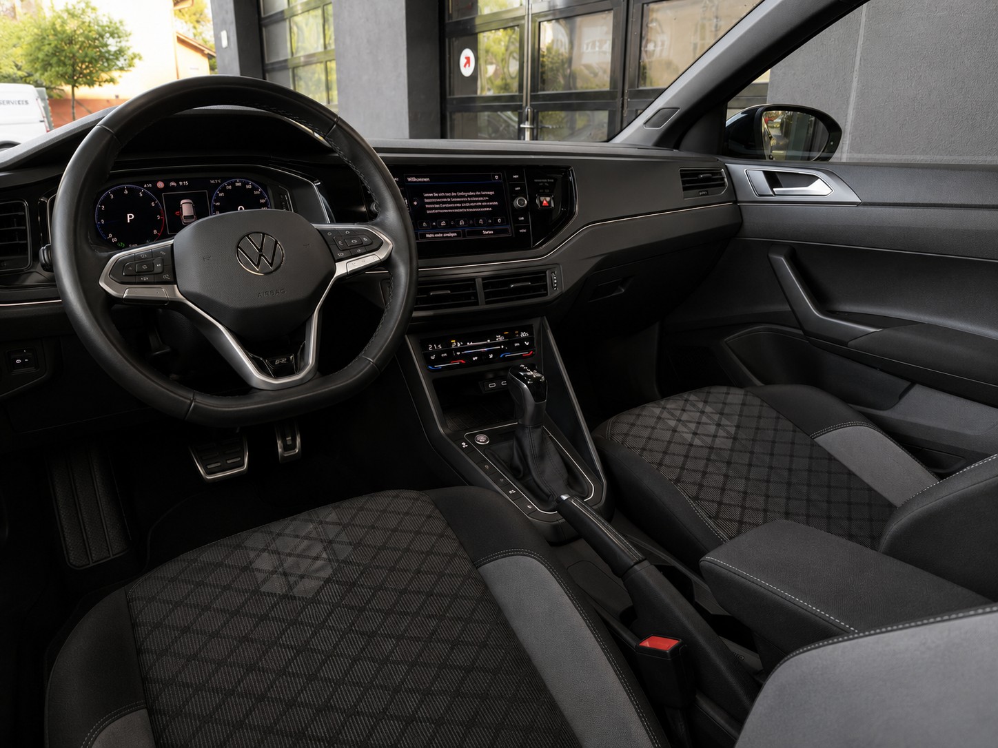VW Taigo 1.0 TSI R-Line DSG-image-8