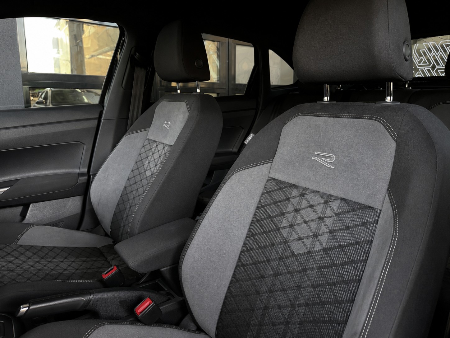 VW Taigo 1.0 TSI R-Line DSG-image-12