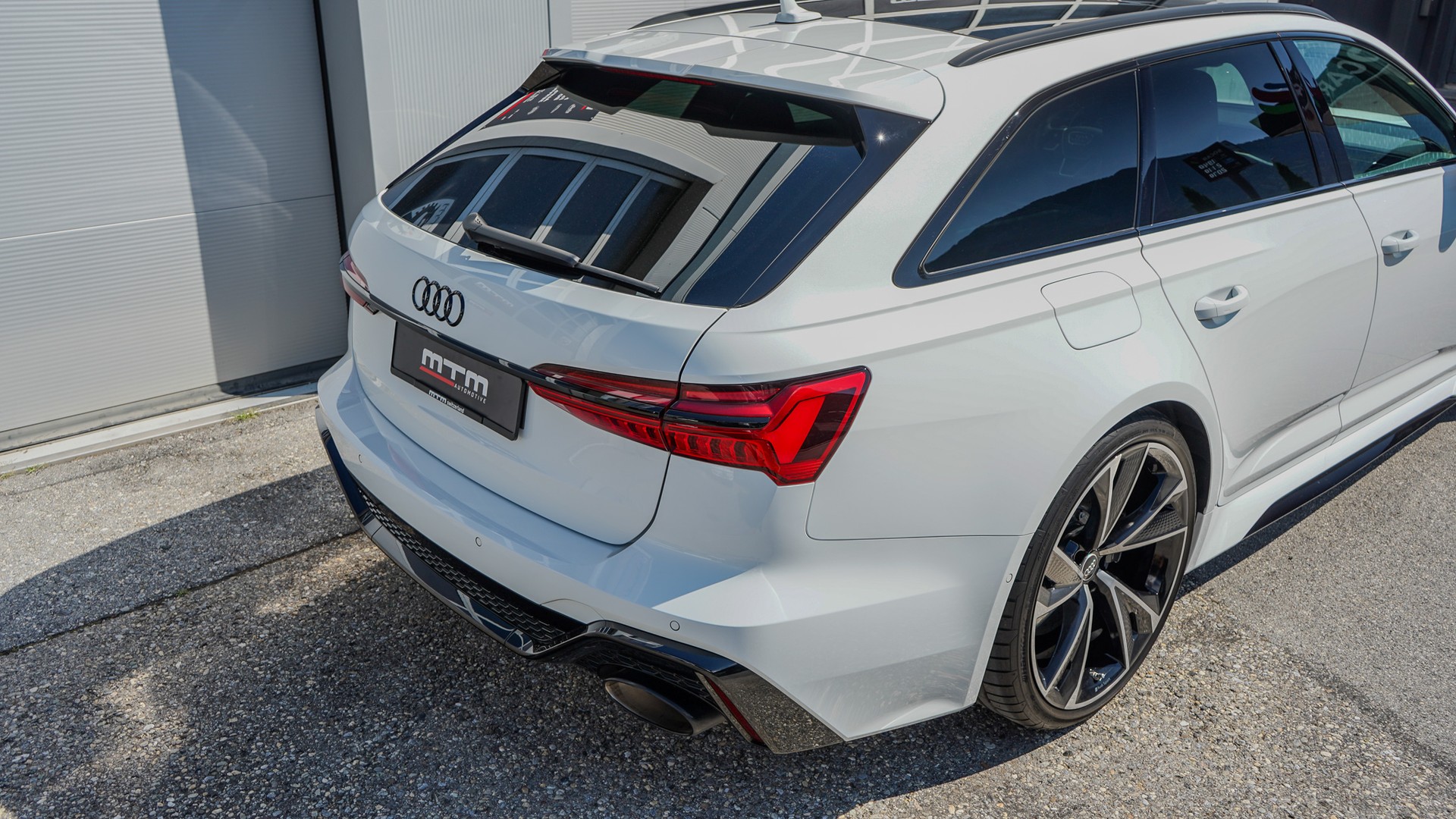 AUDI MTM 4.0 V8 TFSI quattro ***MTM STAGE 4 1001PS STRASSENZUGELASSEN / KERAMIK BREMSANLAGE***-image-3
