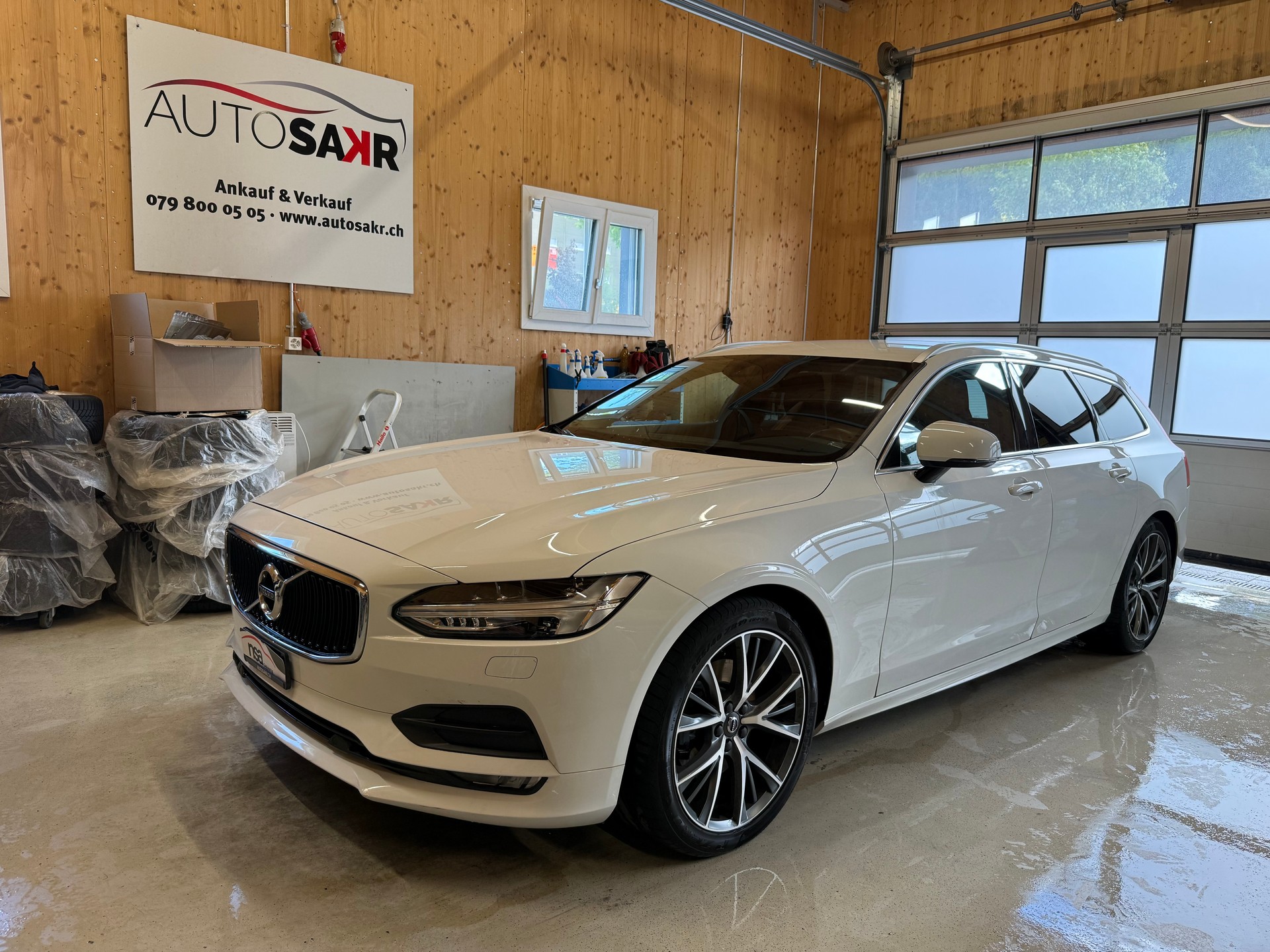 VOLVO V90 D4 AWD Momentum Geartronic