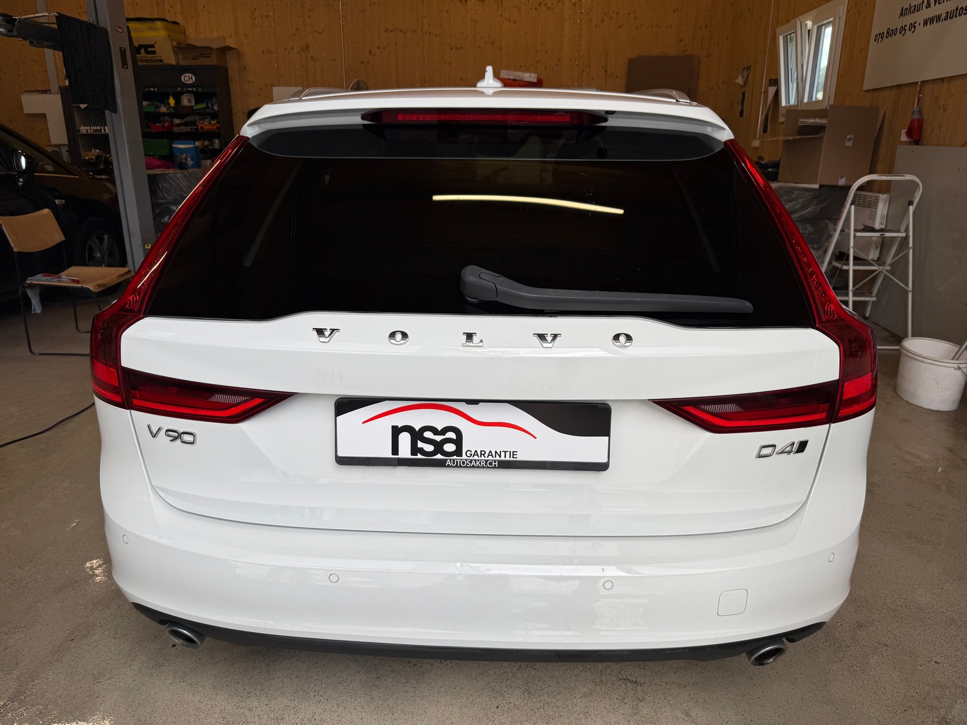 VOLVO V90 D4 AWD Momentum Geartronic-image-4