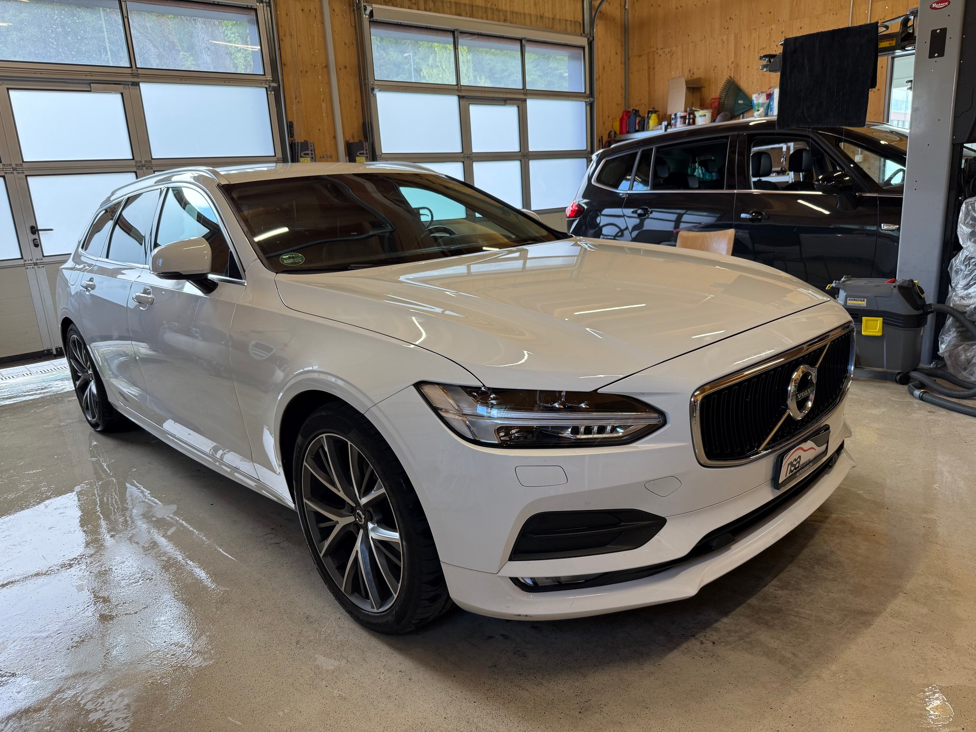 VOLVO V90 D4 AWD Momentum Geartronic-showroom-element-2