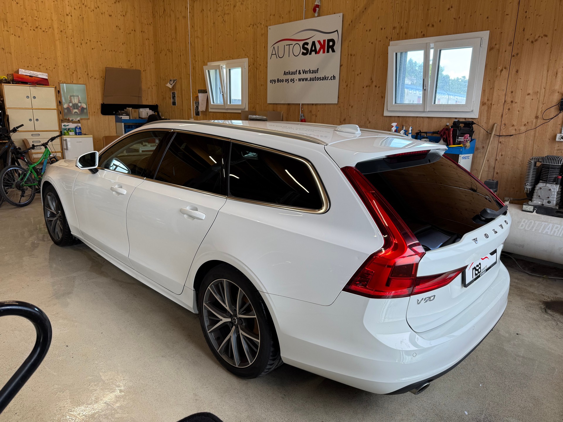 VOLVO V90 D4 AWD Momentum Geartronic-image-5