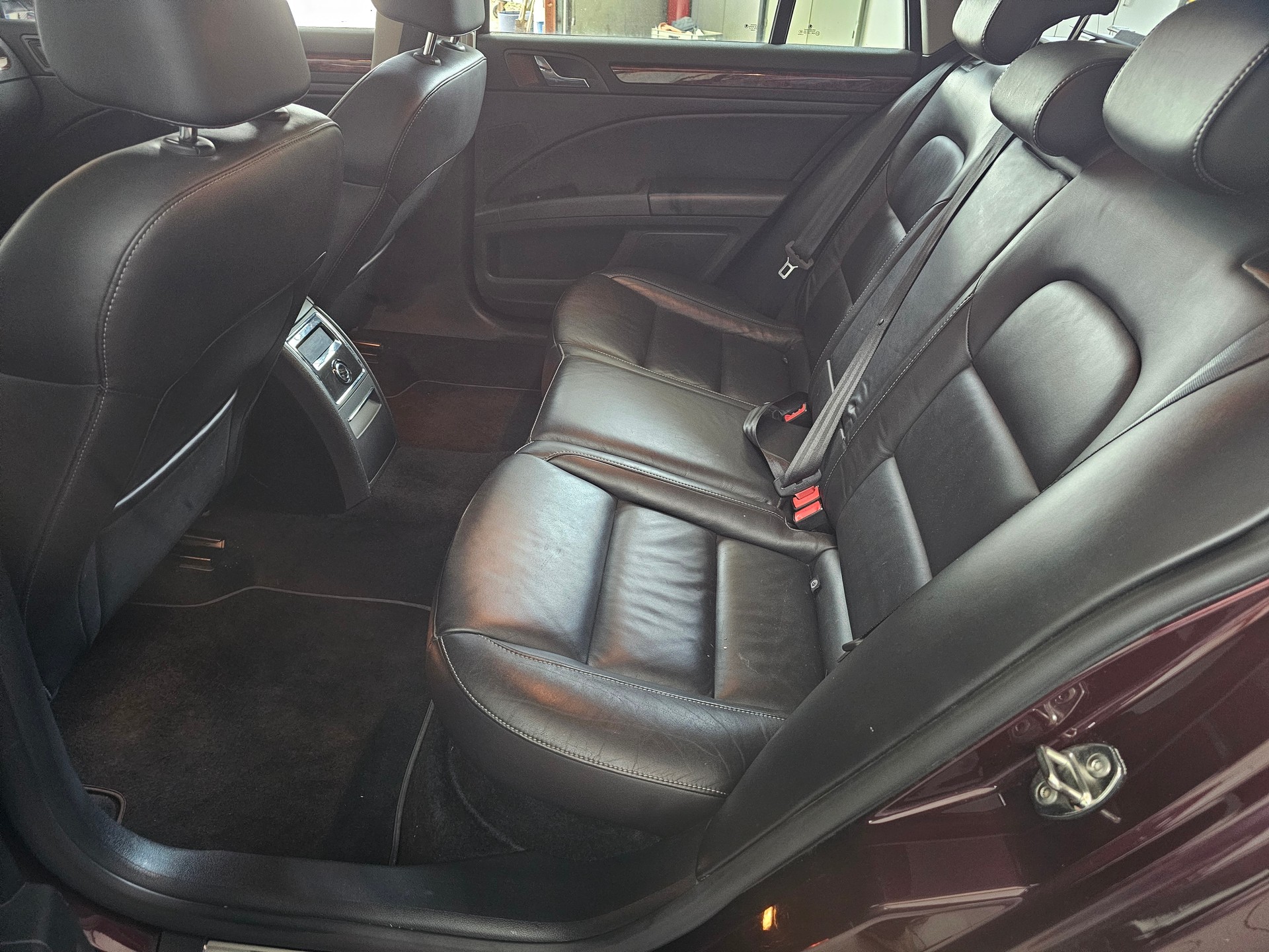SKODA Superb Combi 1.8 TSI Elegance DSG-image-3
