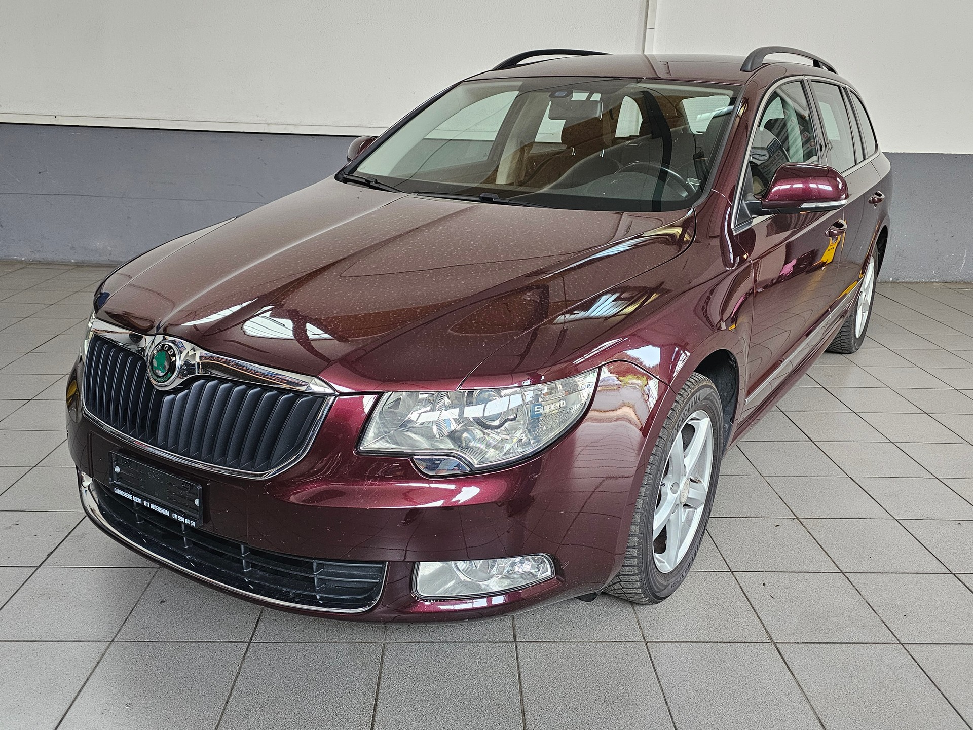SKODA Superb Combi 1.8 TSI Elegance DSG-image-1