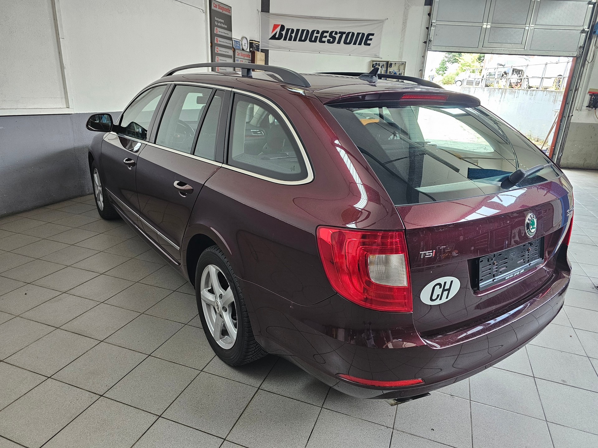 SKODA Superb Combi 1.8 TSI Elegance DSG-image-7
