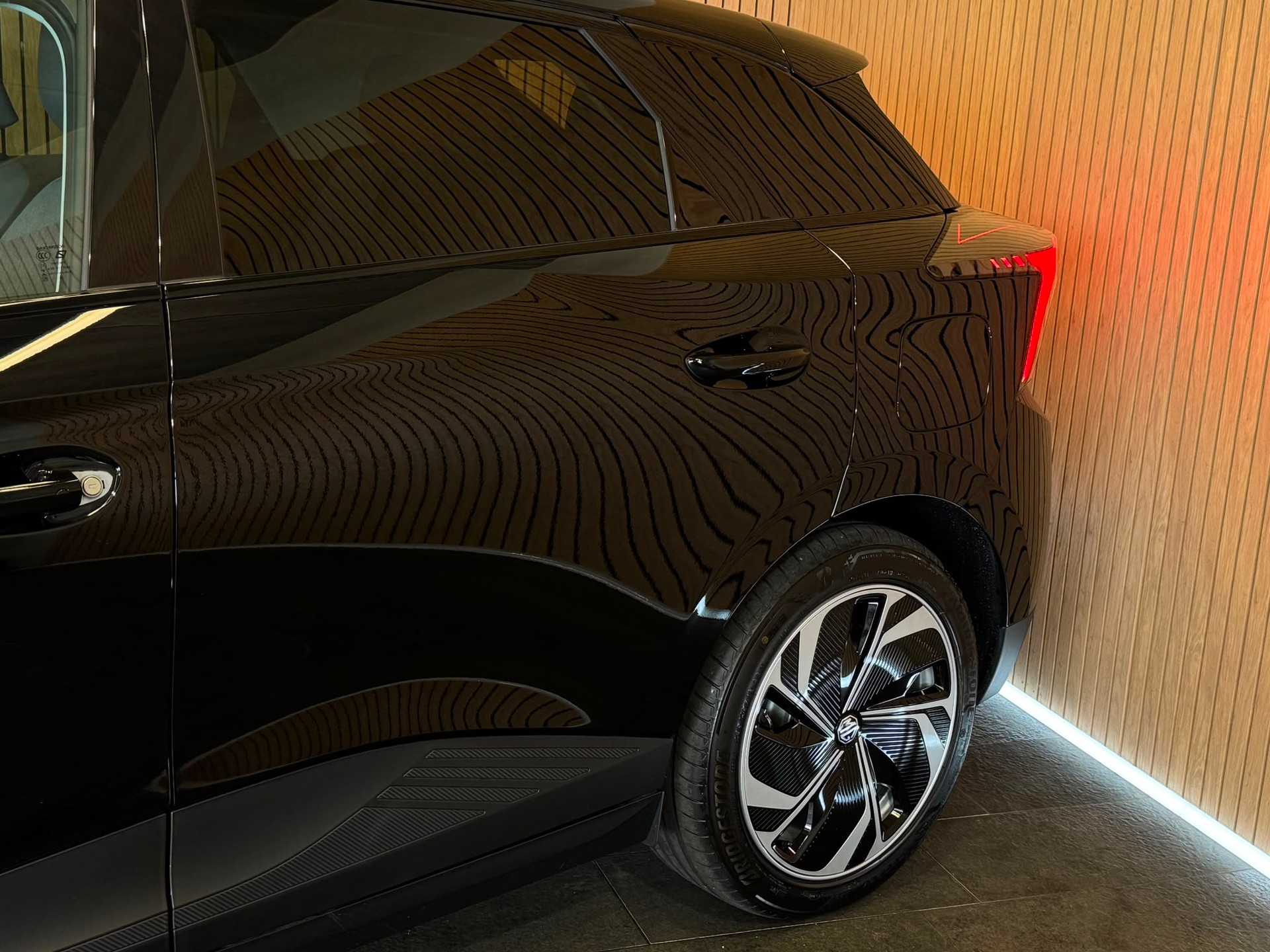 MG 4 EV 64kWh Premium *Facelift* 452KM Reichweite-image-5