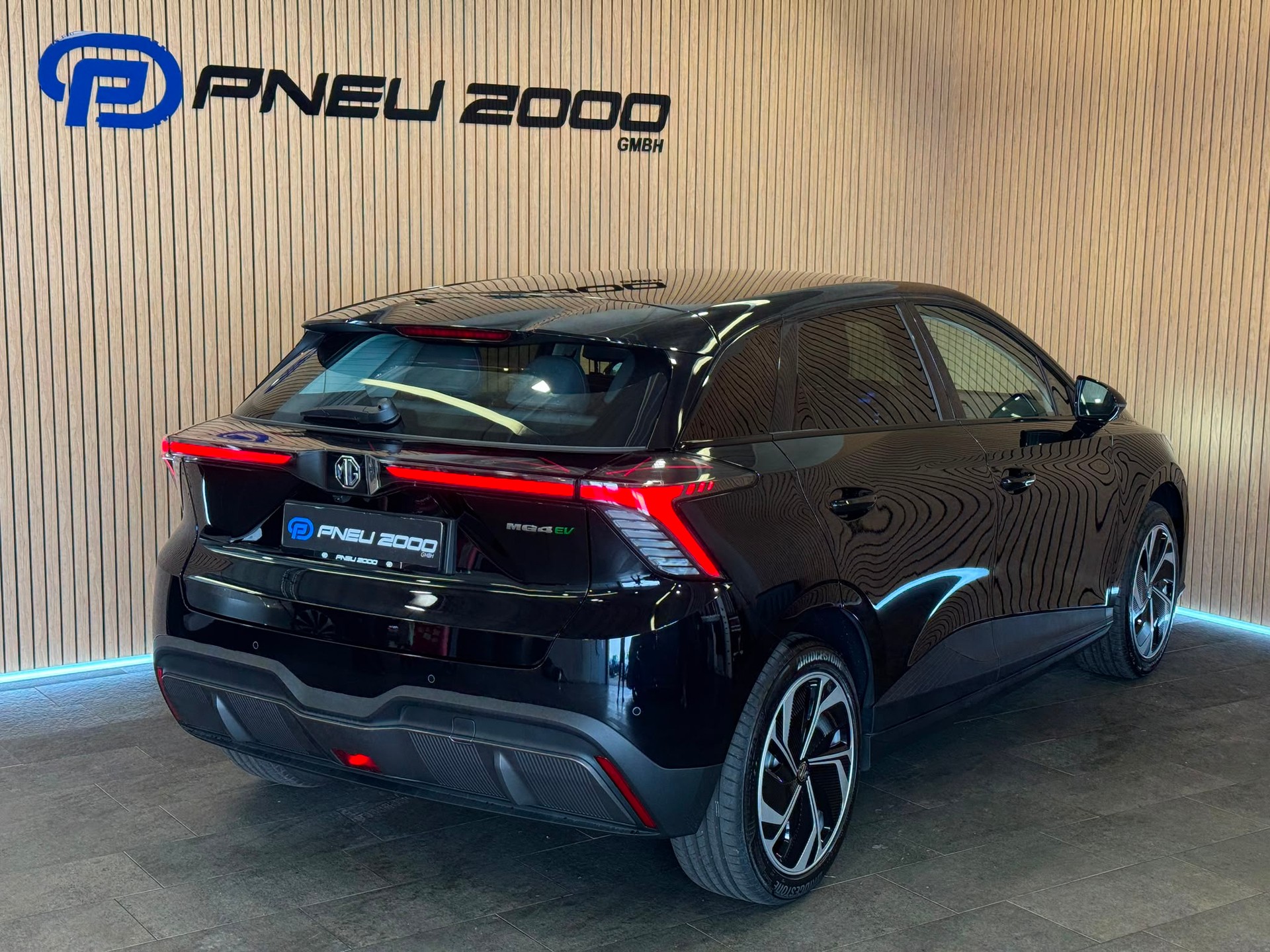 MG 4 EV 64kWh Premium *Facelift* 452KM Reichweite-image-4