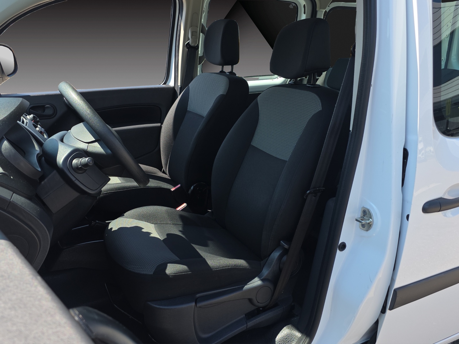 RENAULT Kangoo Maxi Z.E. 33 R60 Access 5 Plätze-image-14