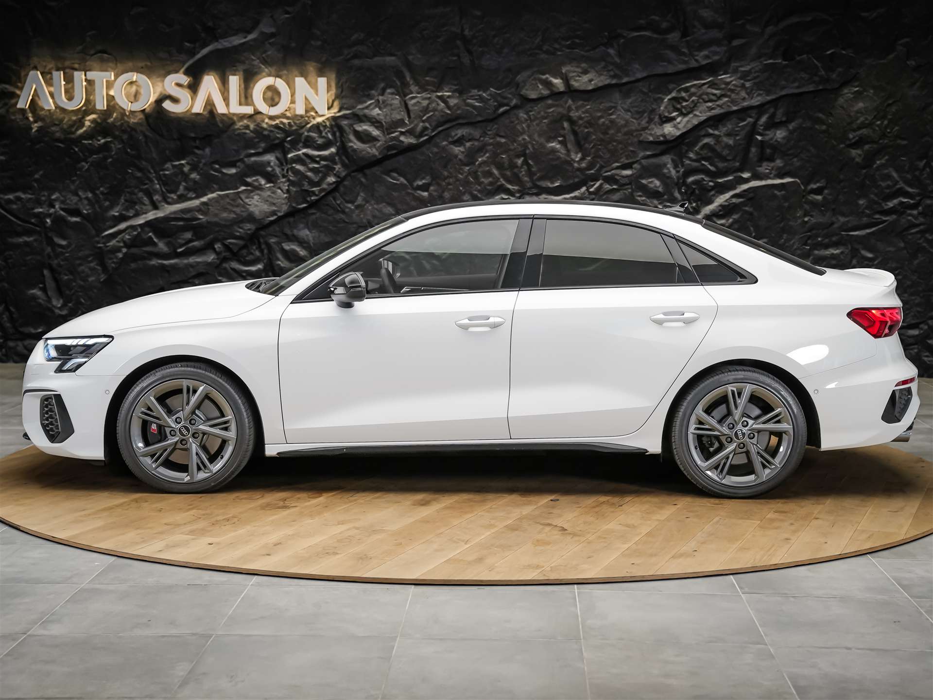 AUDI S3 Limousine 2.0 TFSI quattro S-tronic *Abstandsregler*Sitzheizung*Rückfahrkamera*-image-1