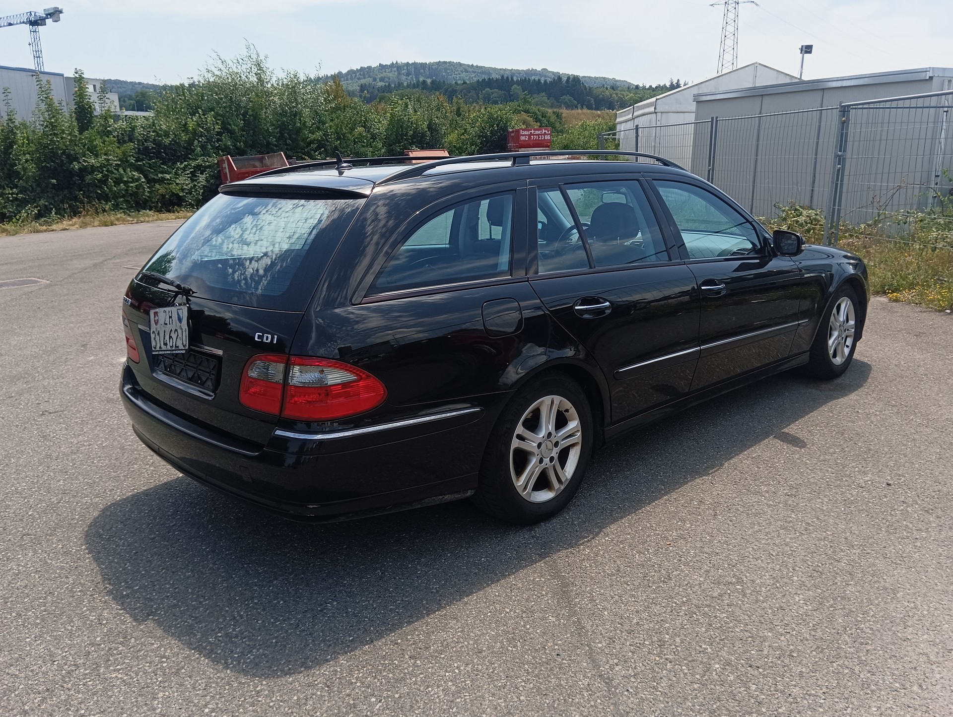MERCEDES-BENZ E 220-image-4