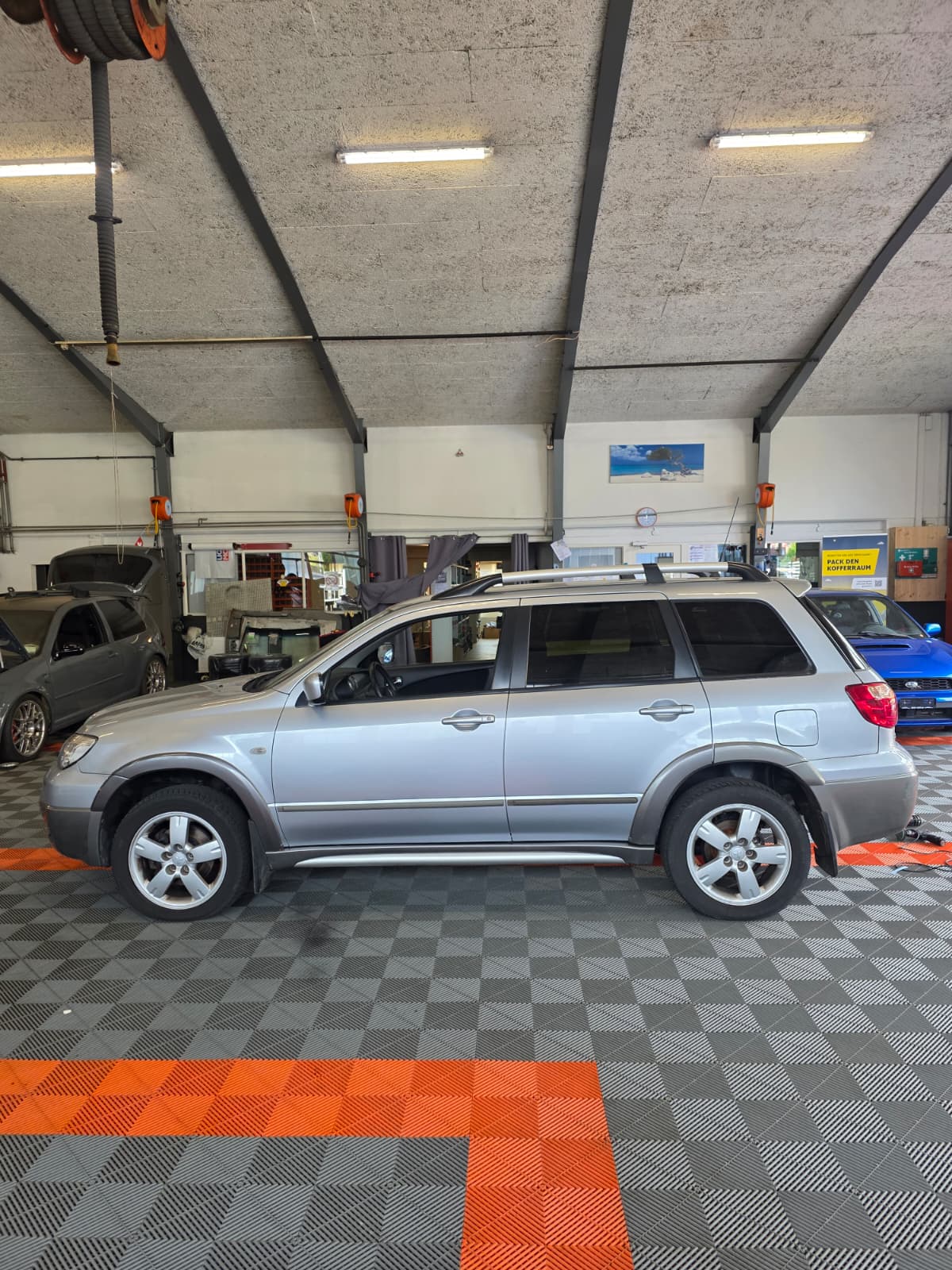 MITSUBISHI Outlander 2.4 16V Intense-showroom-element-1