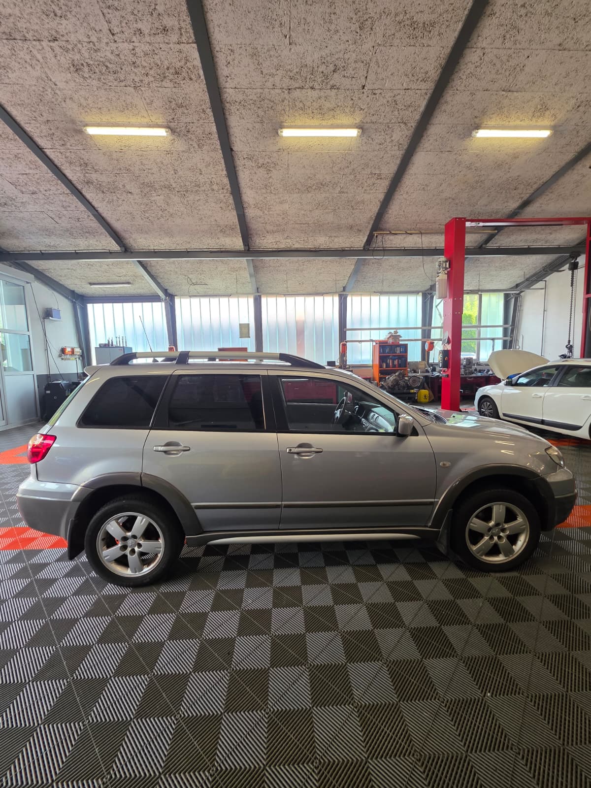 MITSUBISHI Outlander 2.4 16V Intense-showroom-element-3